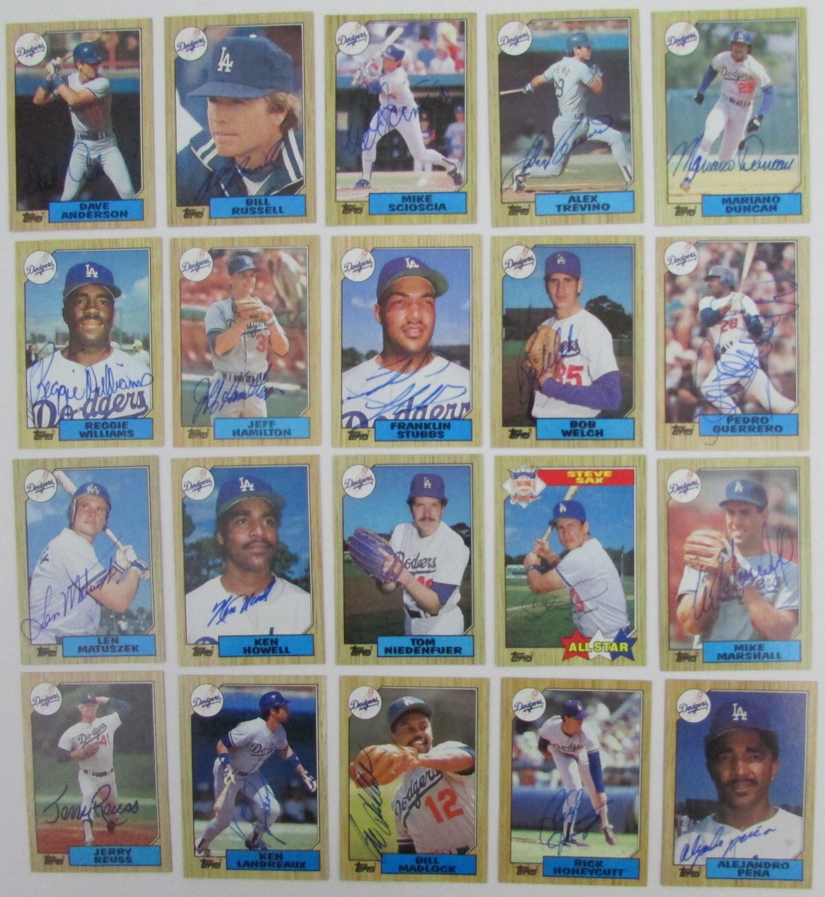 Lot Of (20) Autographed 1987 Topps Los Angeles