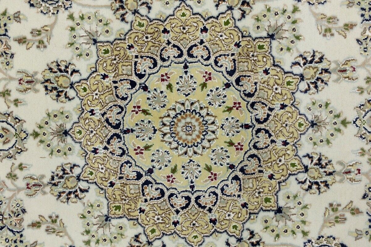 Hand-Knotted Indo-Nain Floral Medallion Rug