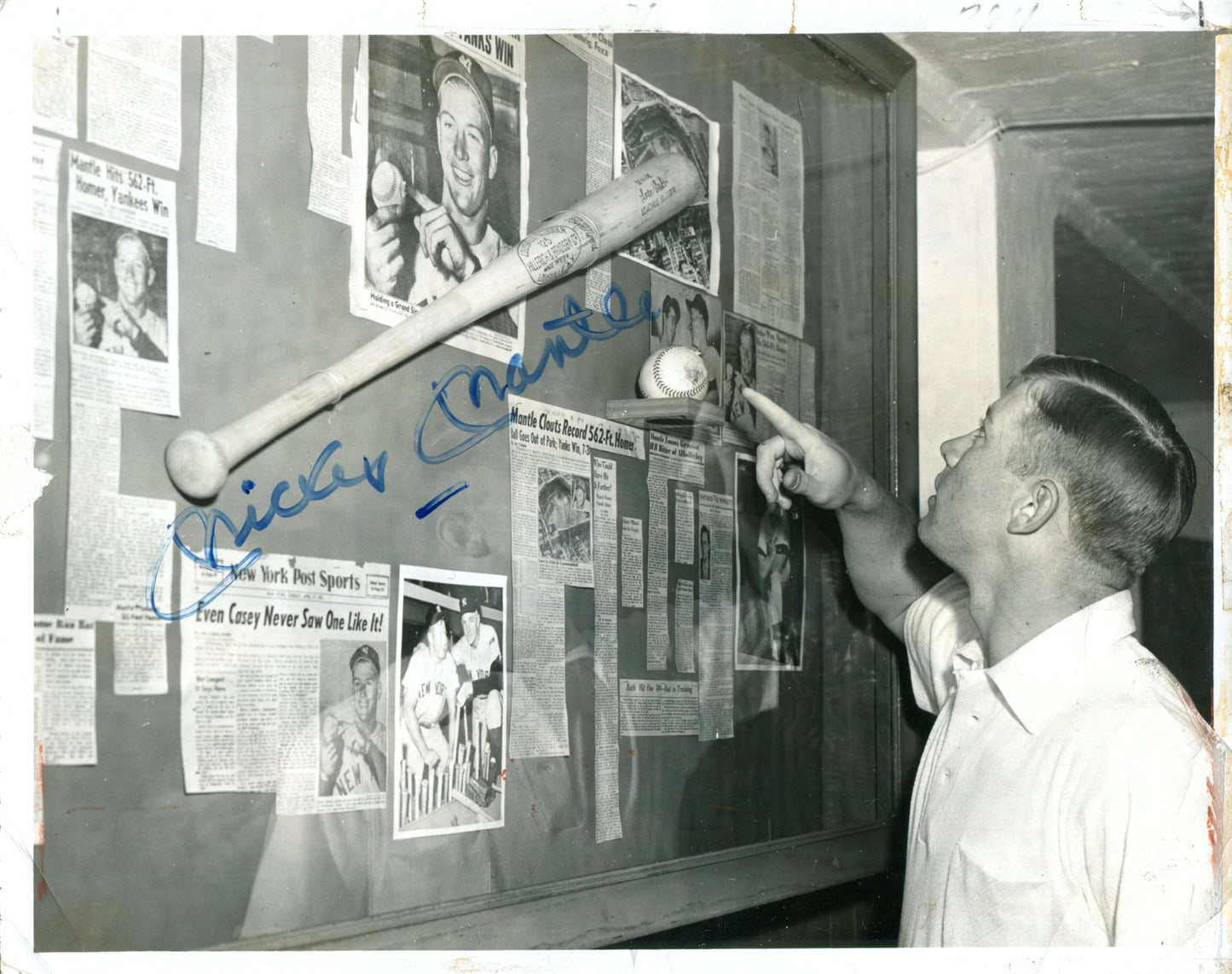 Mickey Mantle Autographed Original Photo (Jsa)