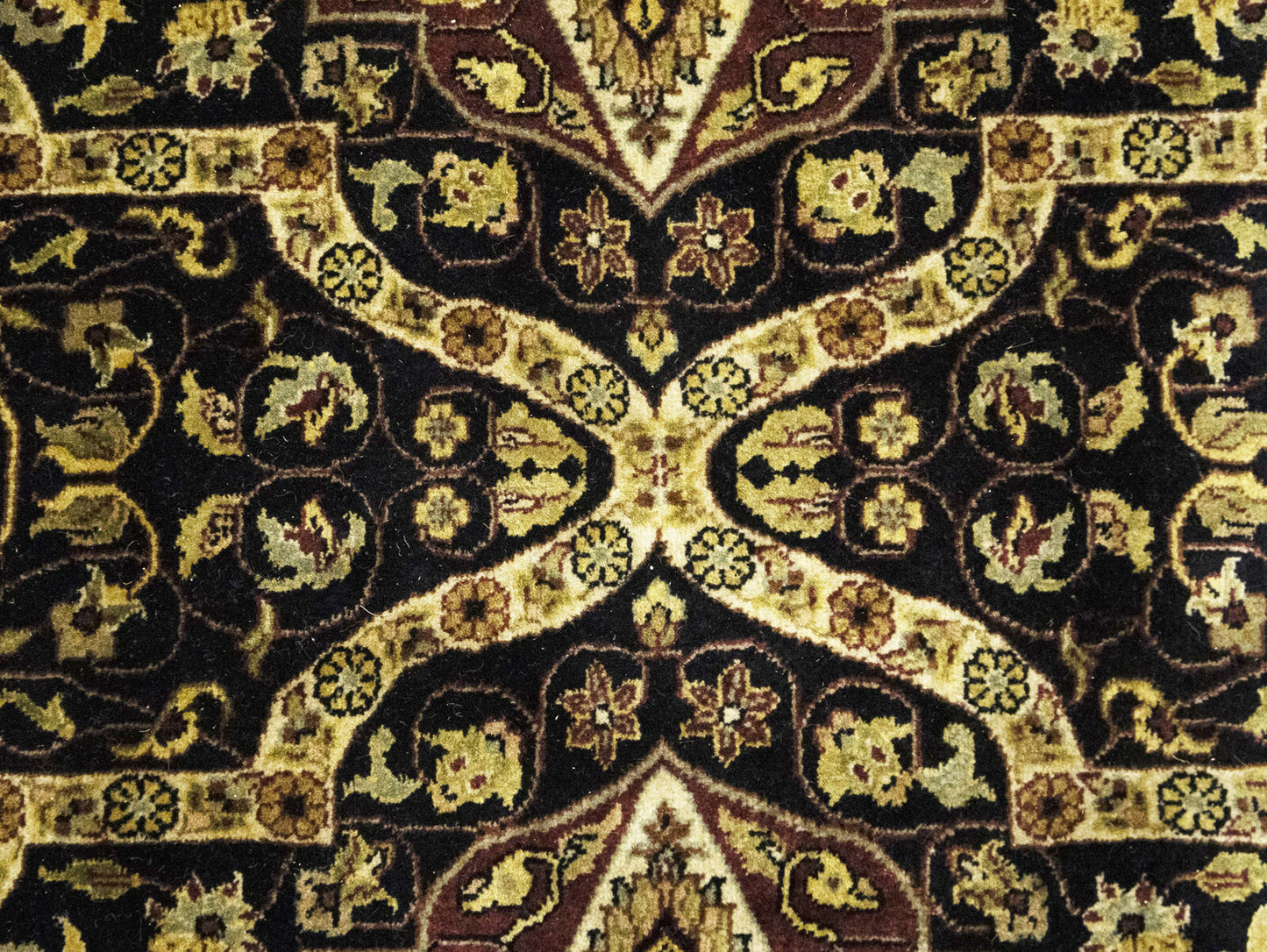 Hand-Knotted Agra Jaipur Oriental Rug Floral