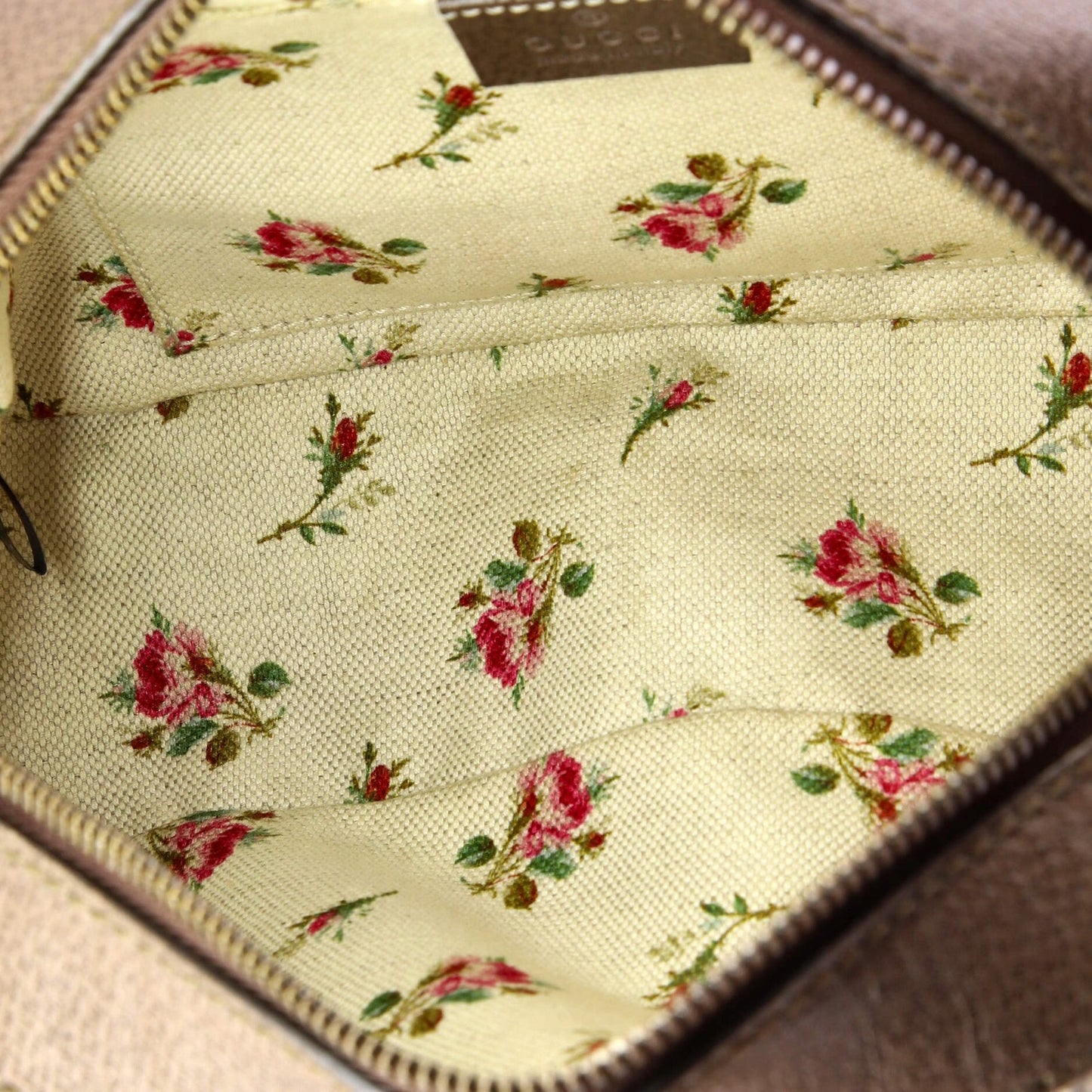 Gucci Neo Vintage Camera Messenger Bag Gg Coated Canvas