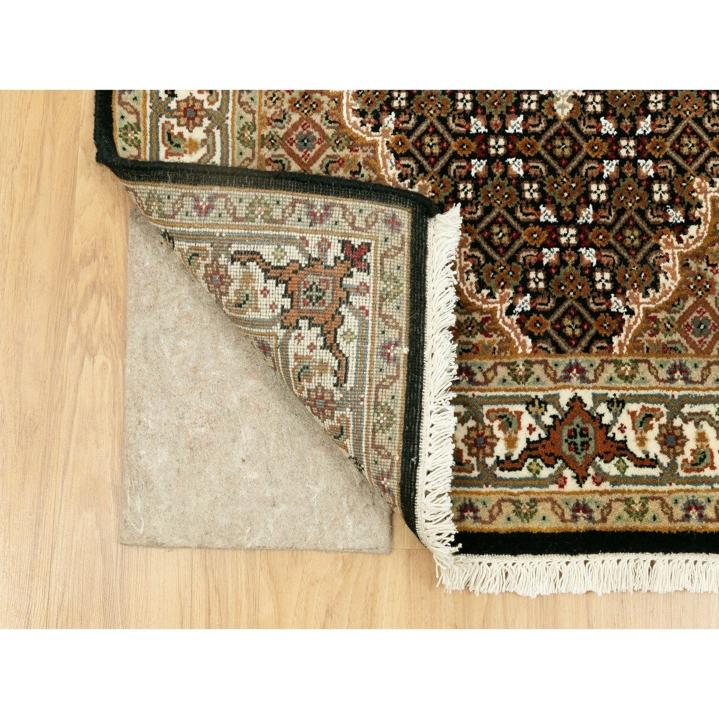 3'1"X5'6" Rich Black Tebraz Mahi 250 Kpsi Wool Hand Knotted Rug