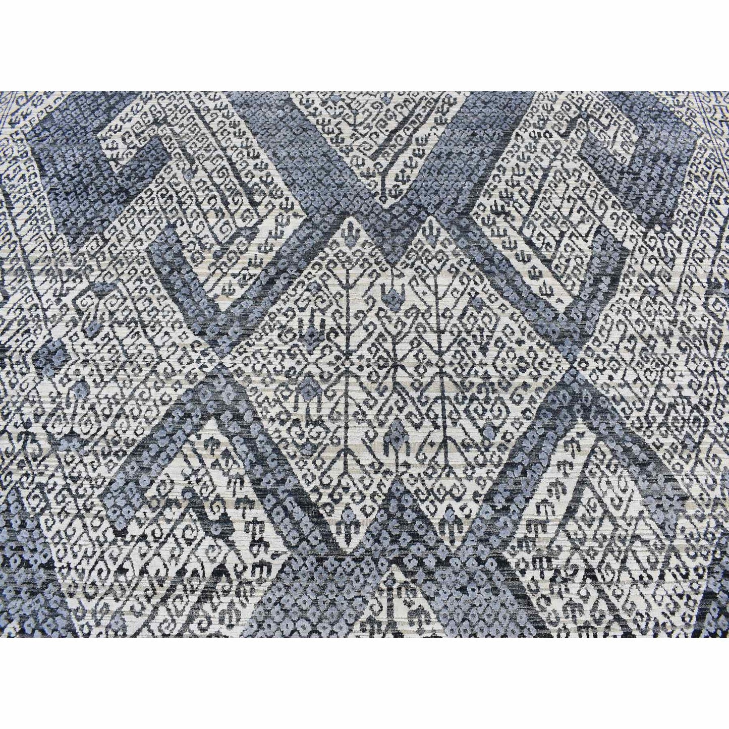 9'X12'3" Vista White Hand Knotted Pure Silk Small Repetitive Design Rug