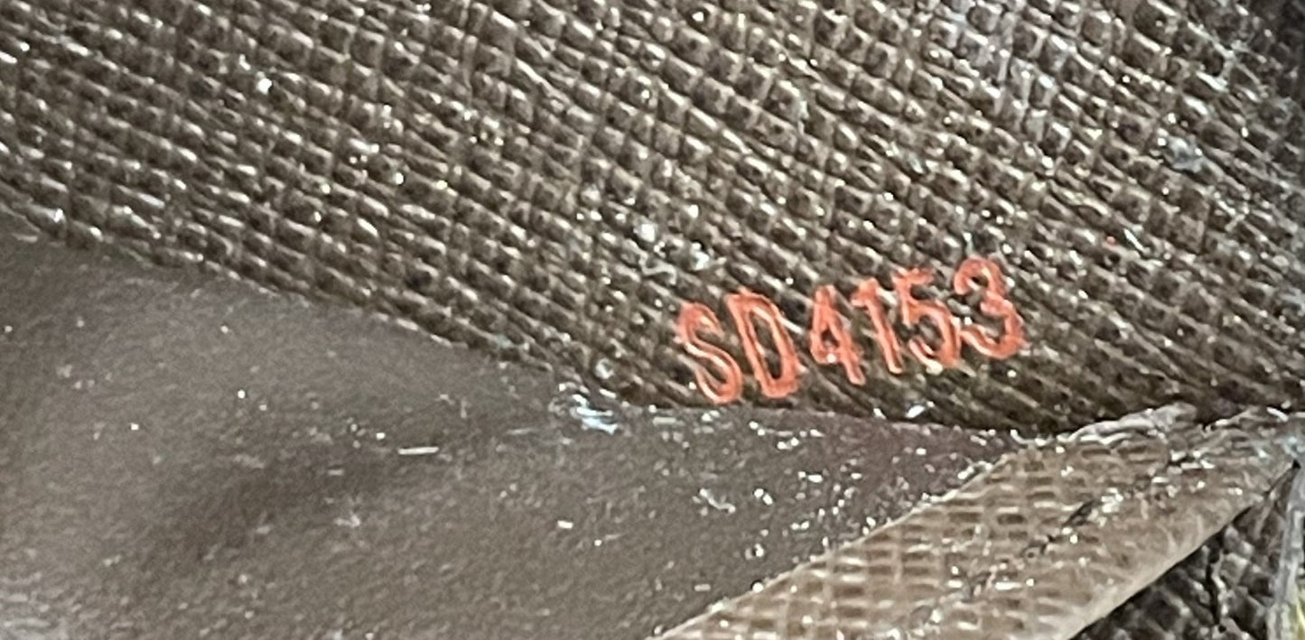 Louis Vuitton Zippy Wallet Damier
