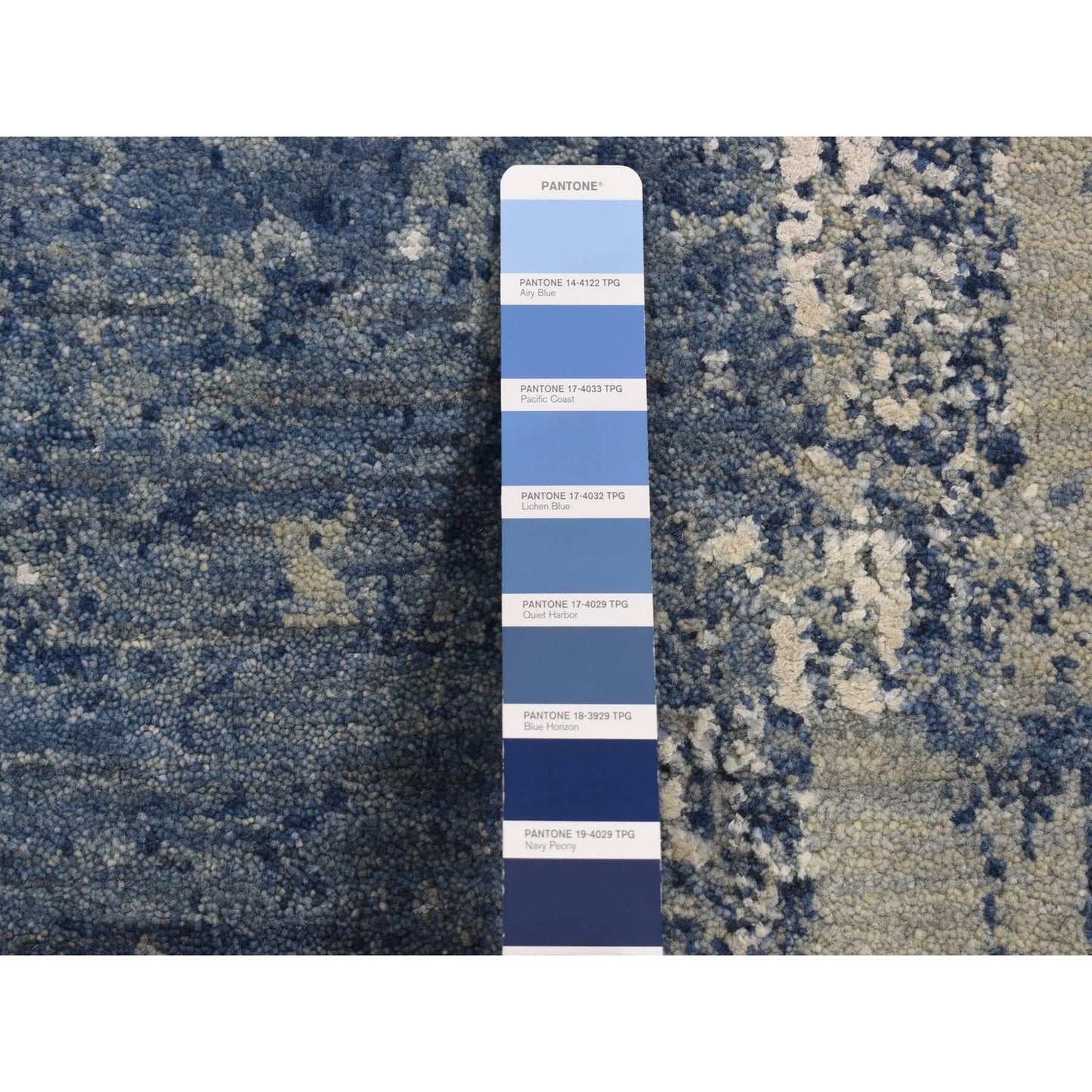 8'1"X8'1" Blue Abstract Design Wool And Pure Silk Hand Knotted Round Rug
