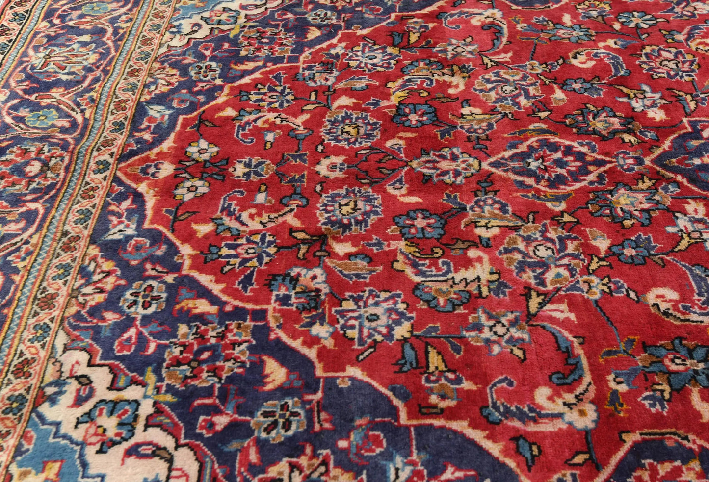 Hand-Knotted Vintage 5X9 Ft Oriental Rug Floral