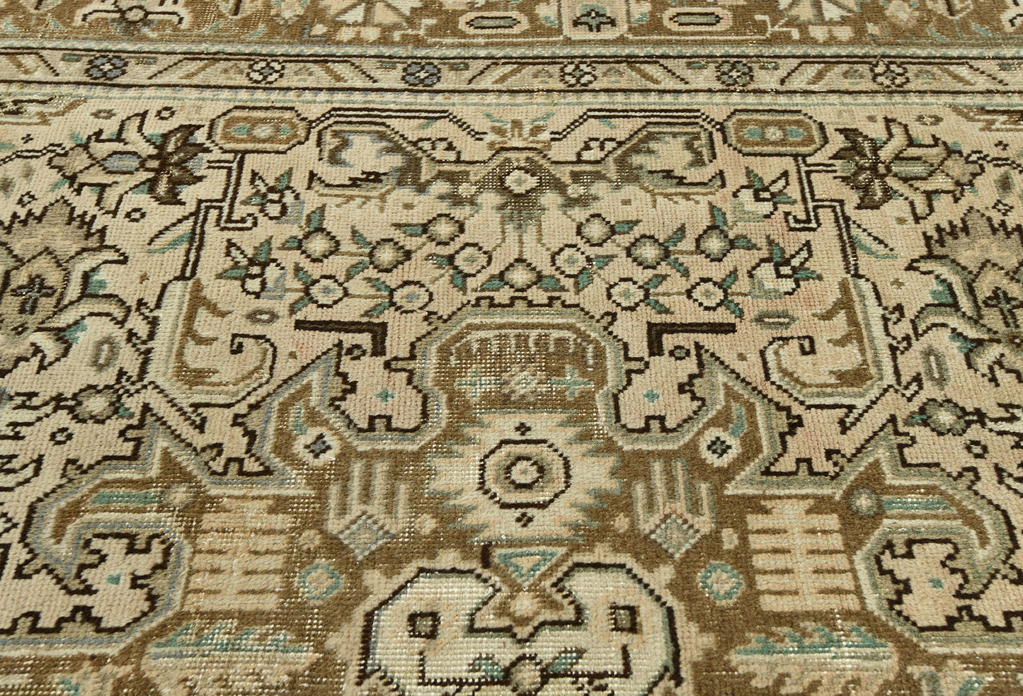 Vintage Oriental Rug Muted Floral Classic Carpet