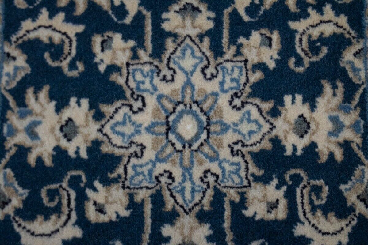 Hand-Knotted Oriental Rug Small Classic Floral