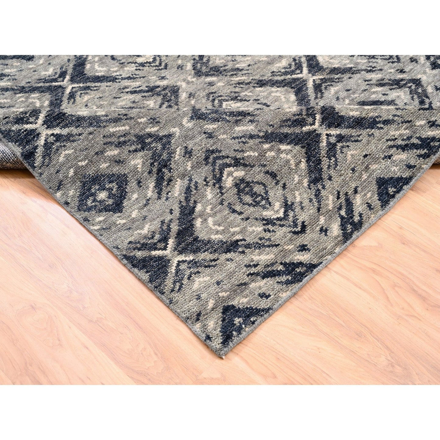 9'X12' Supple Collection All Over Square Design Erased Wool Handmade Rug