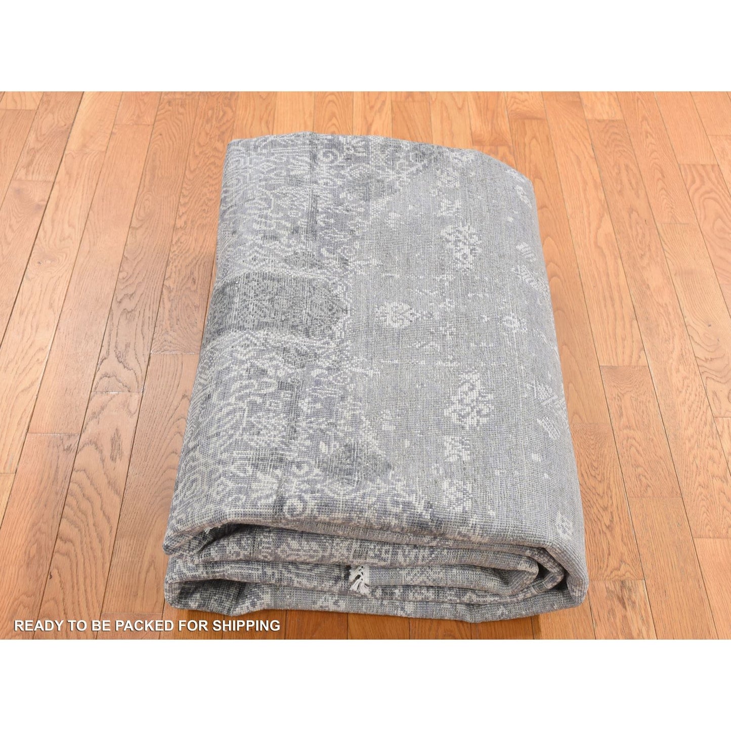 7'10"X10' Cloud Gray Wool And Pure Silk Jewellery Design Hand Knotted Rug