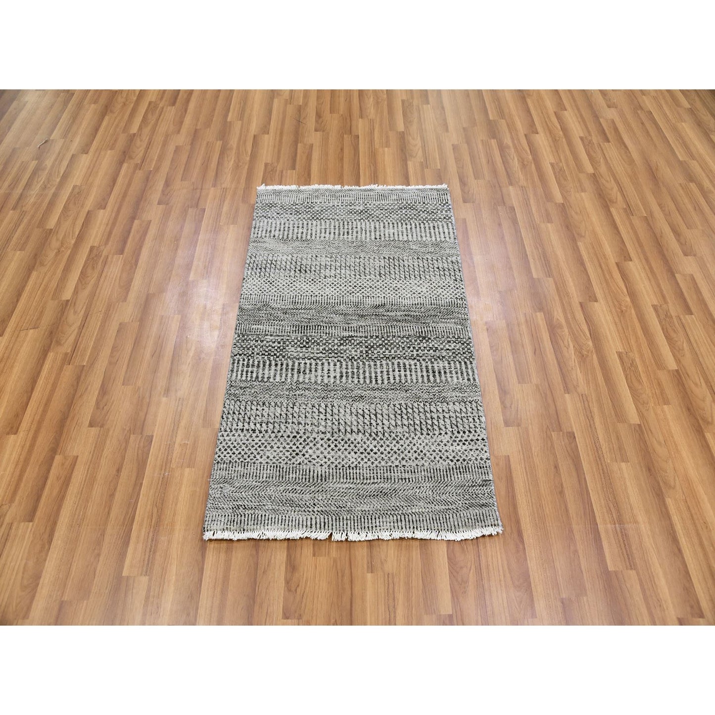2'5"X4'1" Ice Gray Grass Design Undyed 100% Wool Hand Knotted Rug