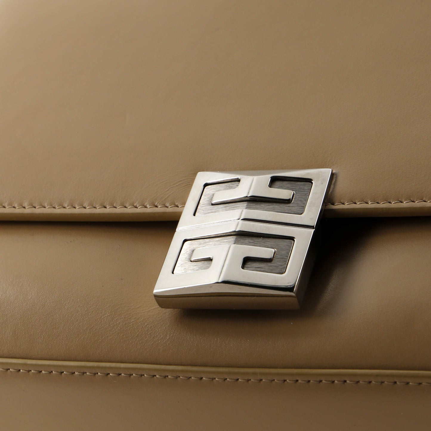 Givenchy 4G Shoulder Bag Leather Medium