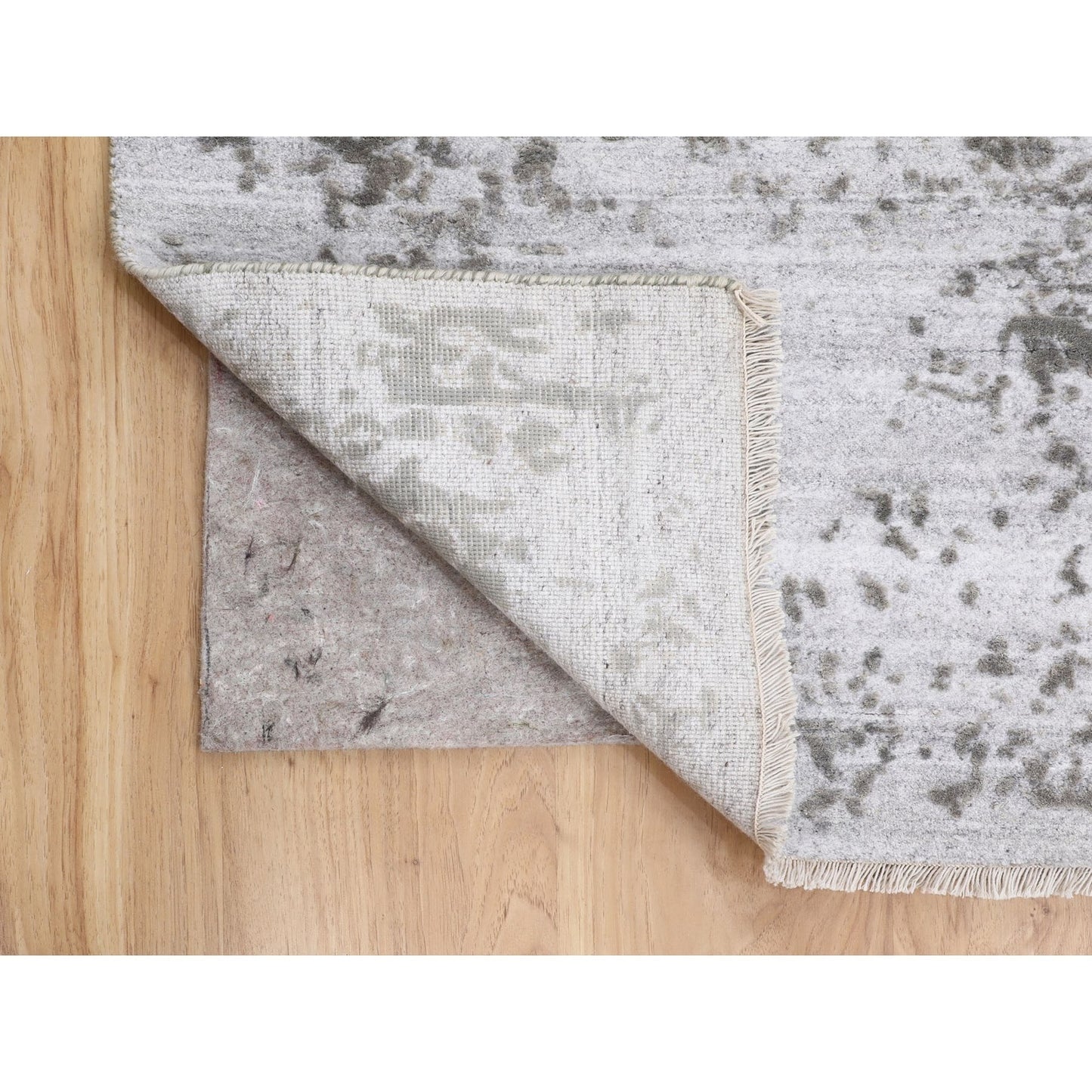 6'X9' Wool And Pure Silk Hand Knotted Broken Design Fine Oriental Rug
