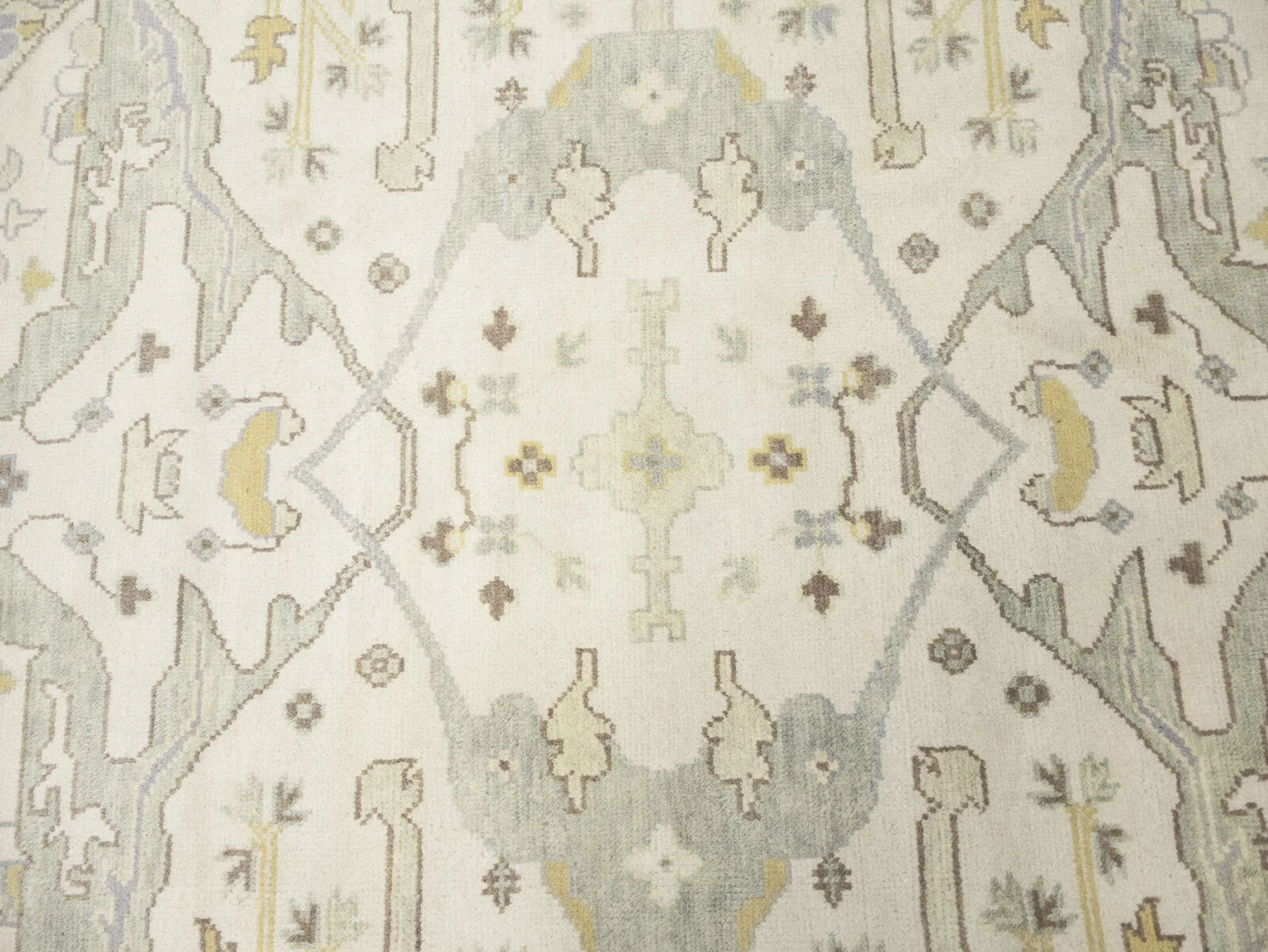 Hand-Knotted Cream Oushak Floral Round Rug