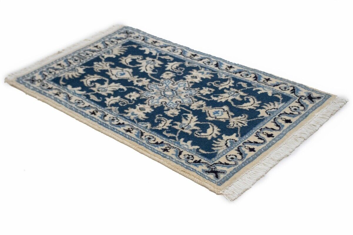 Hand-Knotted Oriental Rug Small Classic Floral
