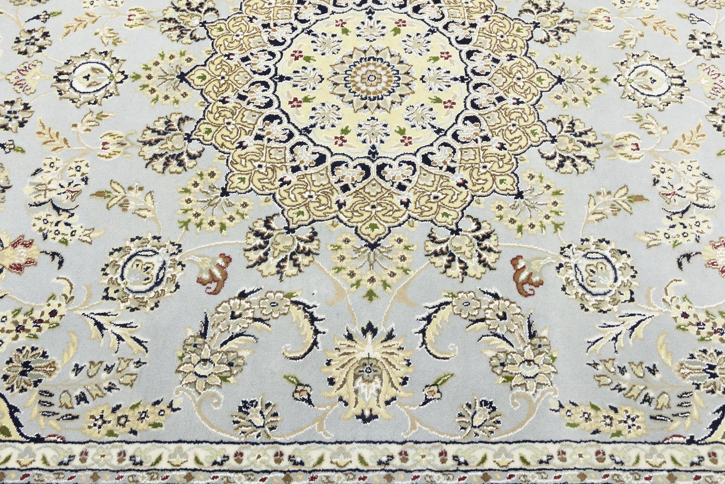 Handmade Indo-Nain Wool Rug Classic Floral