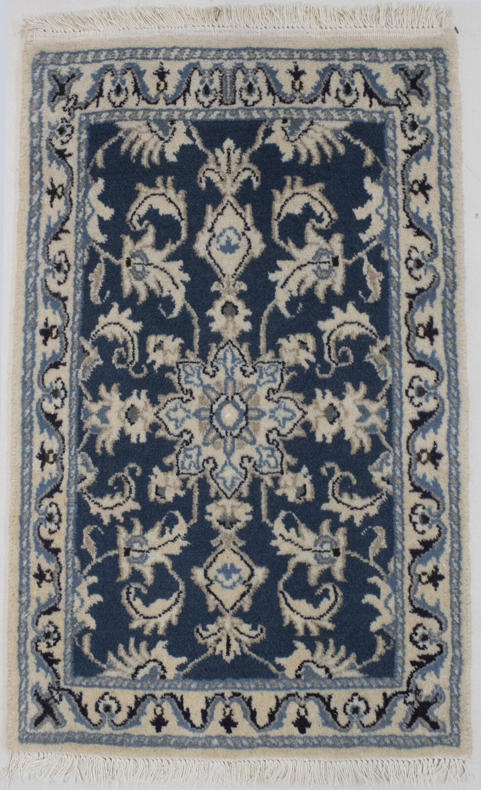 Hand-Knotted Oriental Rug Small Classic Floral