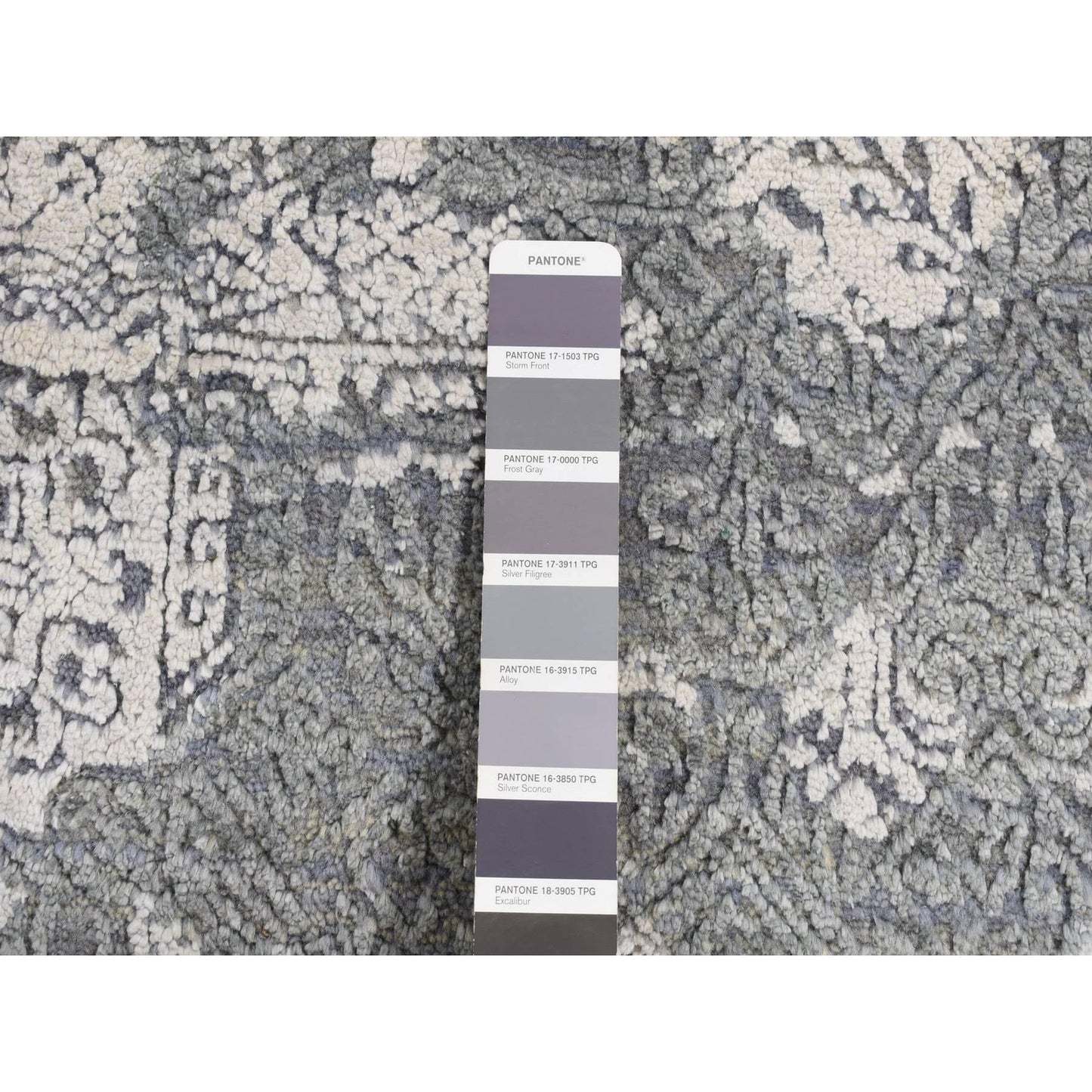 7'10"X10' Cloud Gray Wool And Pure Silk Jewellery Design Hand Knotted Rug