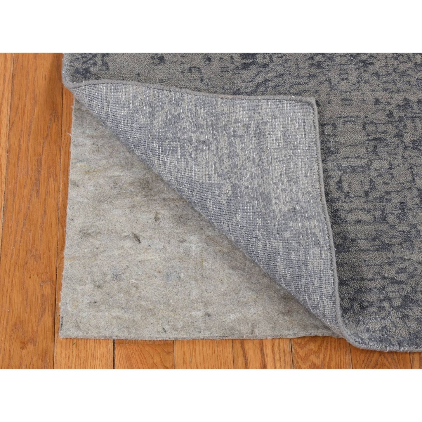 6'X9' Ash Gray Muted Tone On Tone Wool And Silk Hand Loomed Oriental Rug