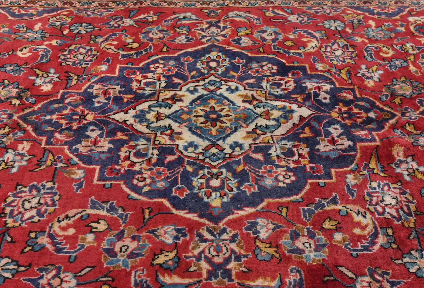 Hand-Knotted Vintage 5X9 Ft Oriental Rug Floral