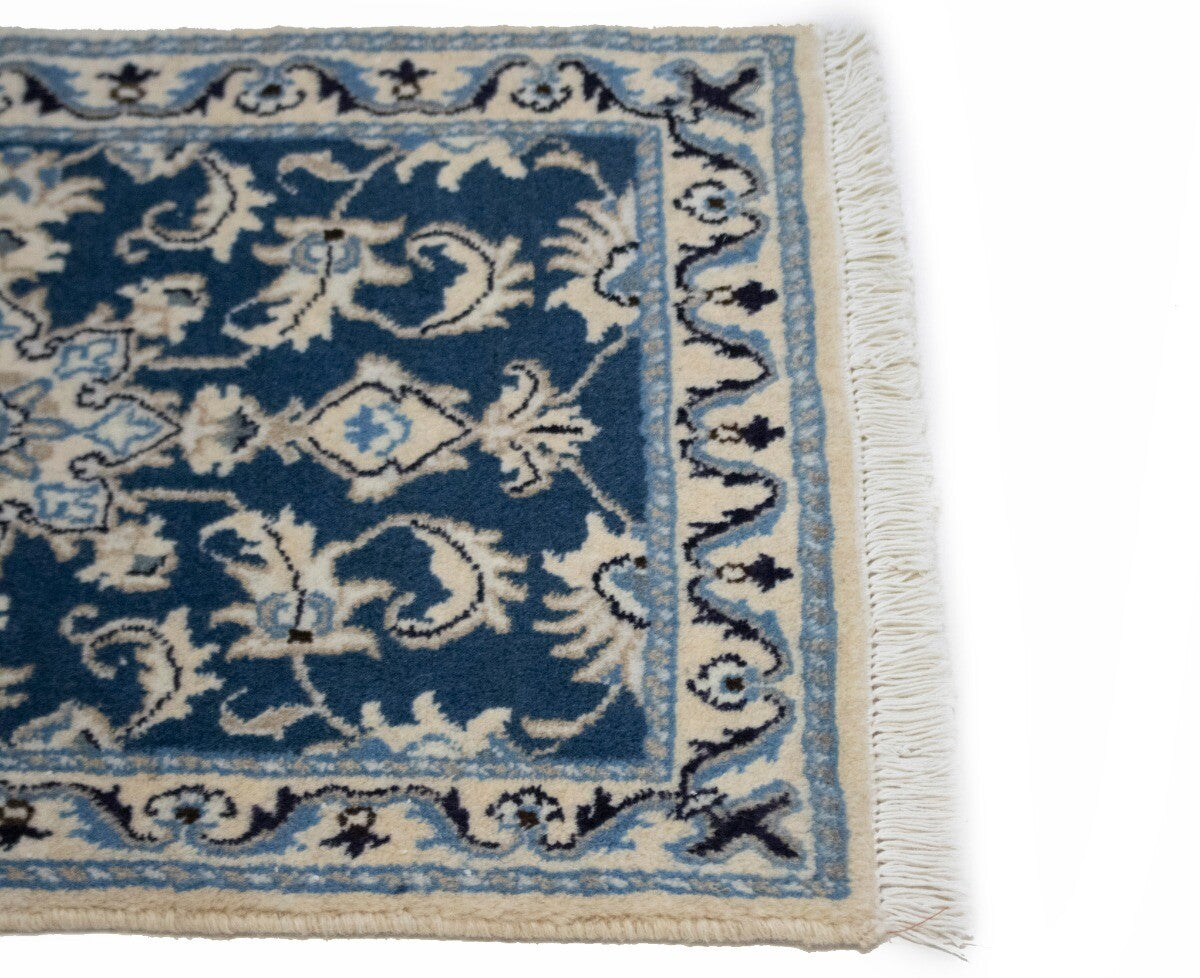 Hand-Knotted Oriental Rug Small Classic Floral