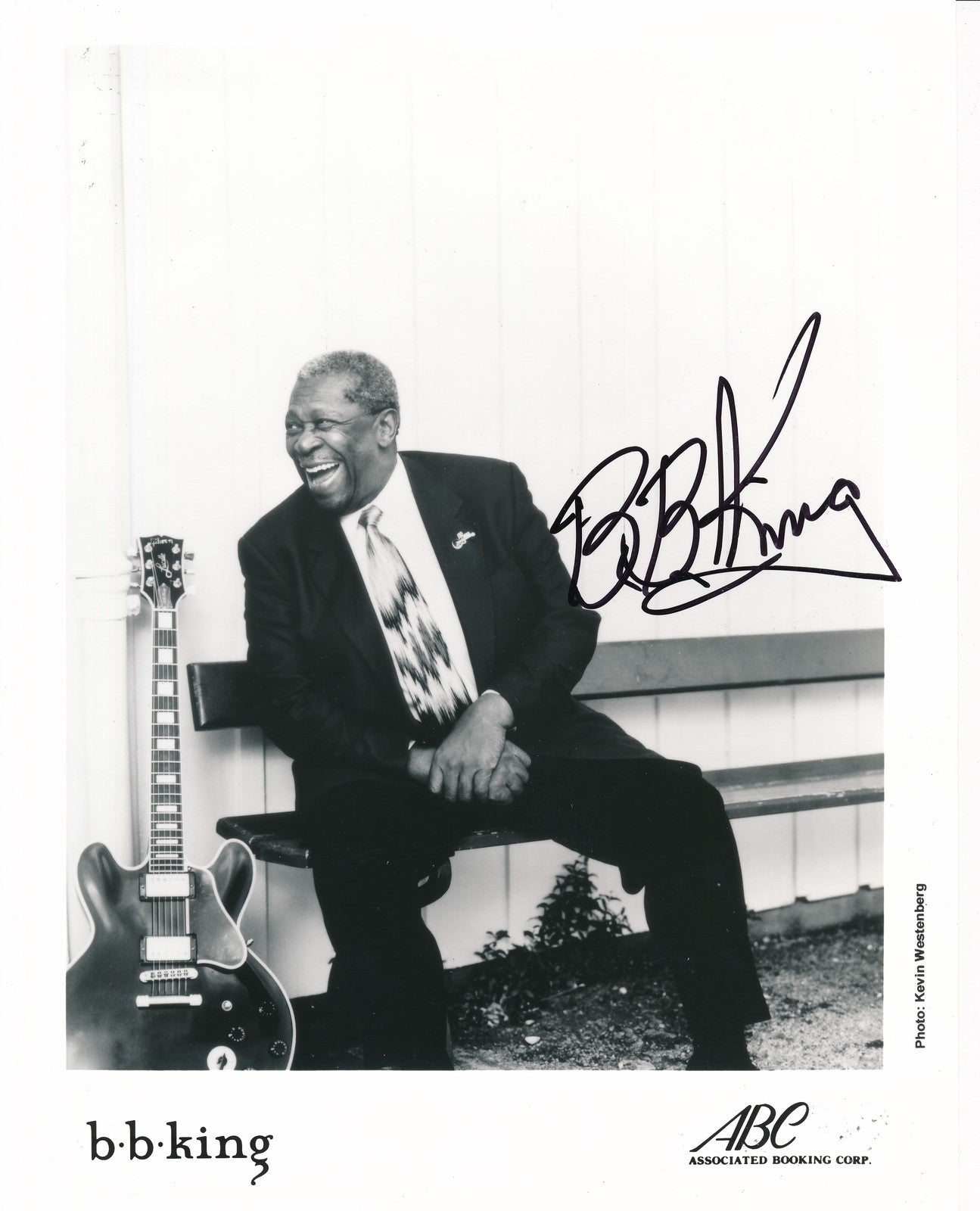 B.B. King Autographed 8X10 B/W Photo Performer Jsa 182162