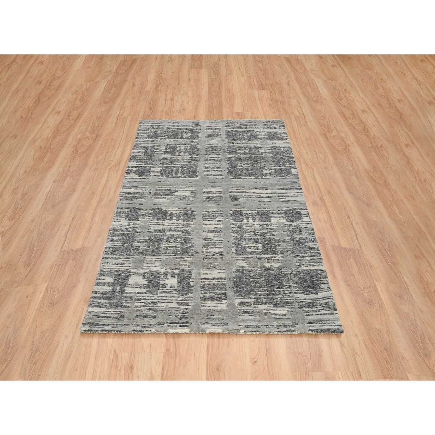 4'X6'1" Light Gray Modern Design Natural Wool Hand Knotted Rug
