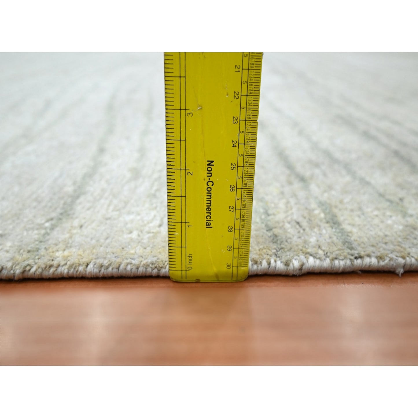 9'X12' Swan White Modern Wavy Design Pure Silk Hand Knotted Oriental Rug