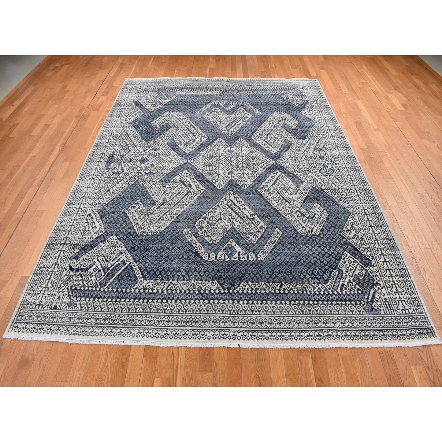 9'X12'3" Vista White Hand Knotted Pure Silk Small Repetitive Design Rug