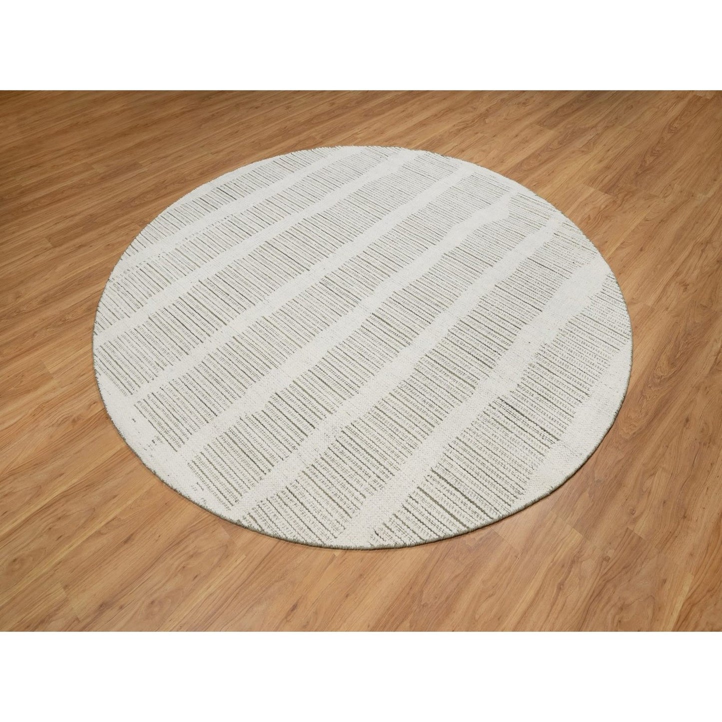 7'9"X7'9" Ivory Natural Wool Round Rug Hand Woven Flat Weave With Pile
