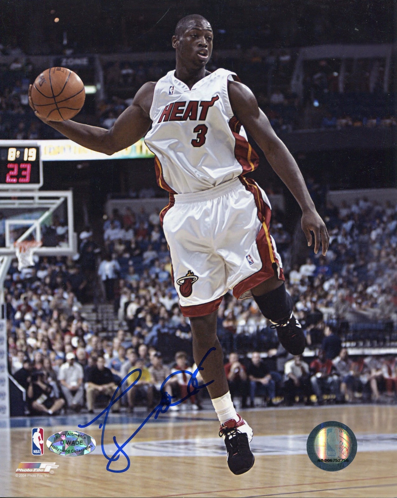Dwyane Wade Autographed Passing Rookie 8X10 Photo