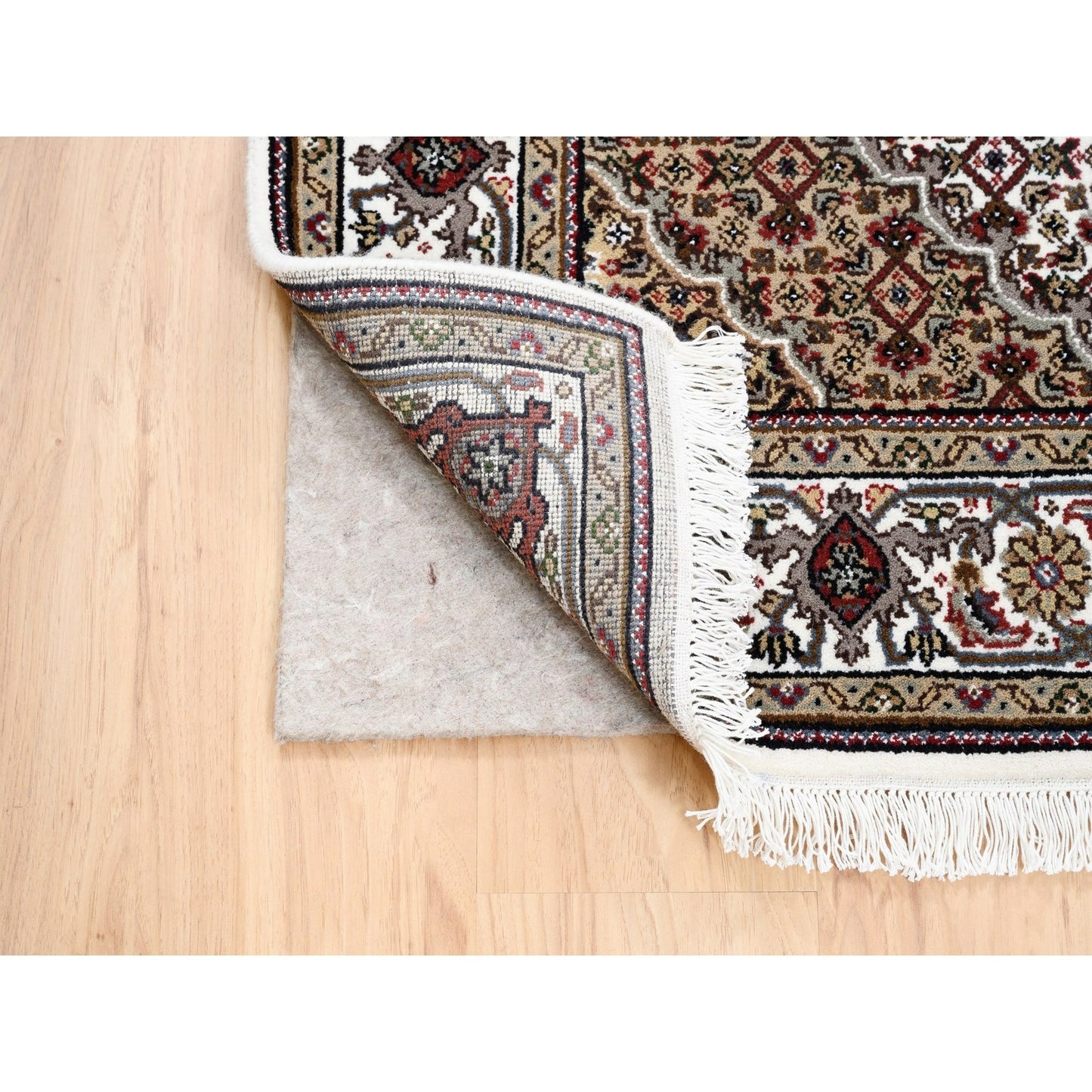 4'X6' Tebraz Mahi Fish Medallion Design Wool And Silk Handknotted Rug