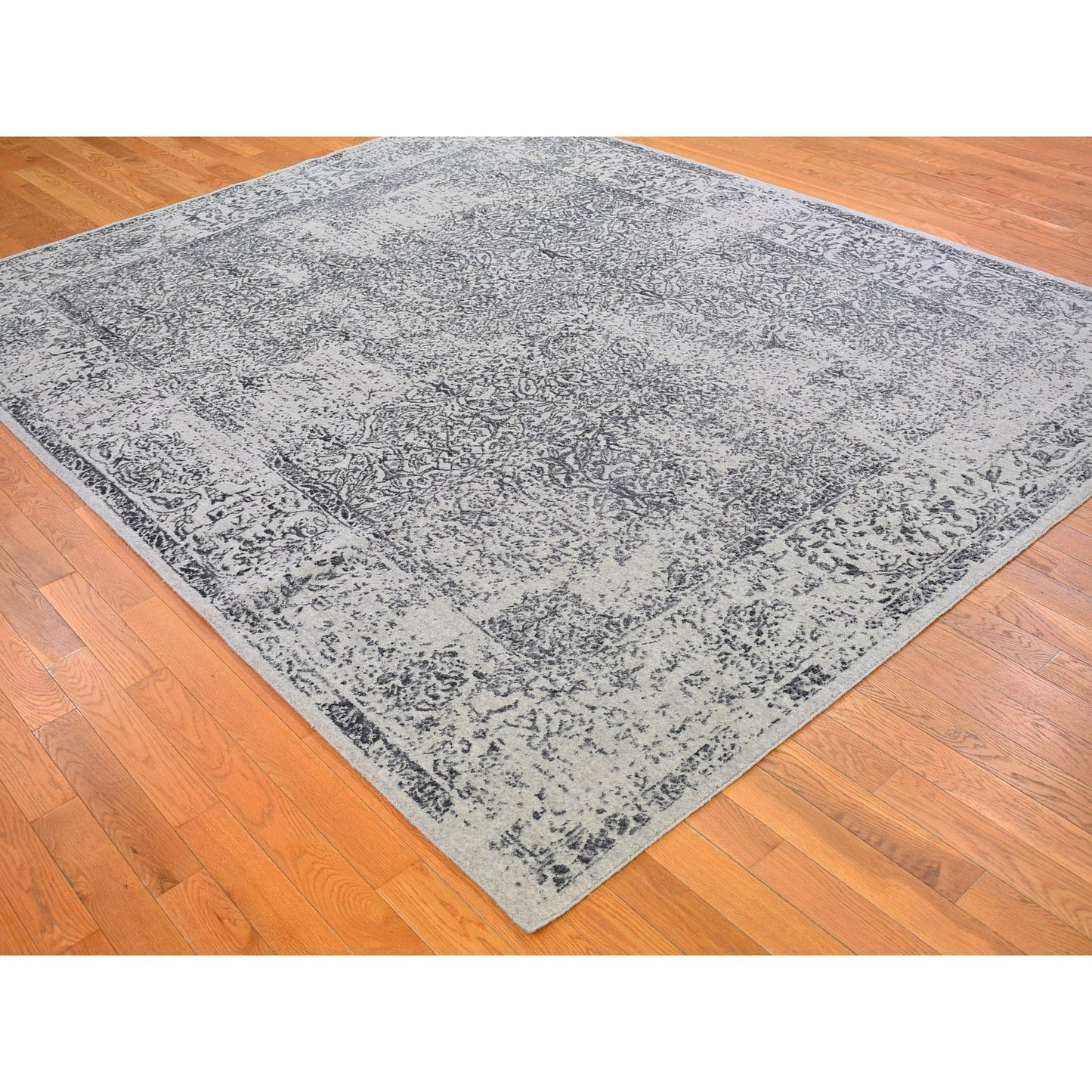 7'10"X9'9" Gray Fine Jacquard Hand Loomed Erased Design Wool And Silk Rug
