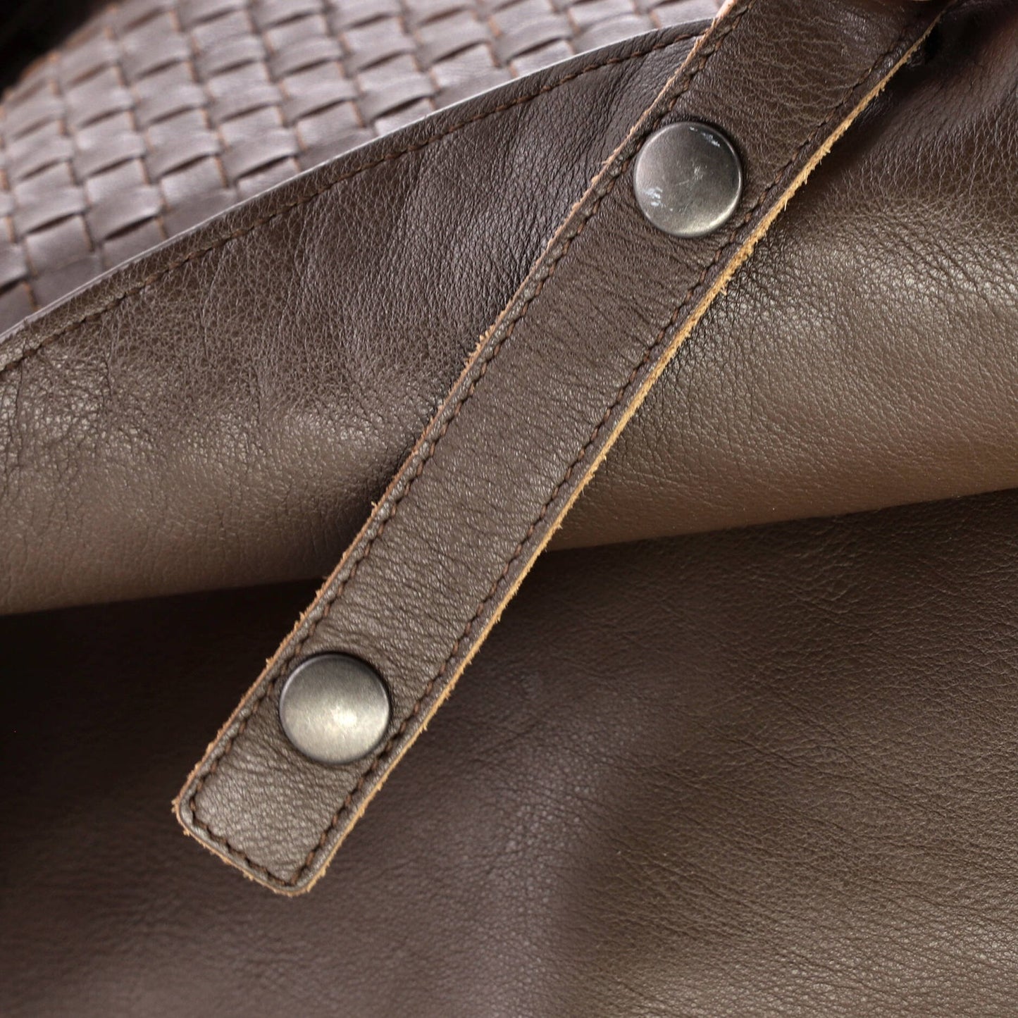 Bottega Veneta Square Panelled Messenger Bag Intrecciato Nappa Large