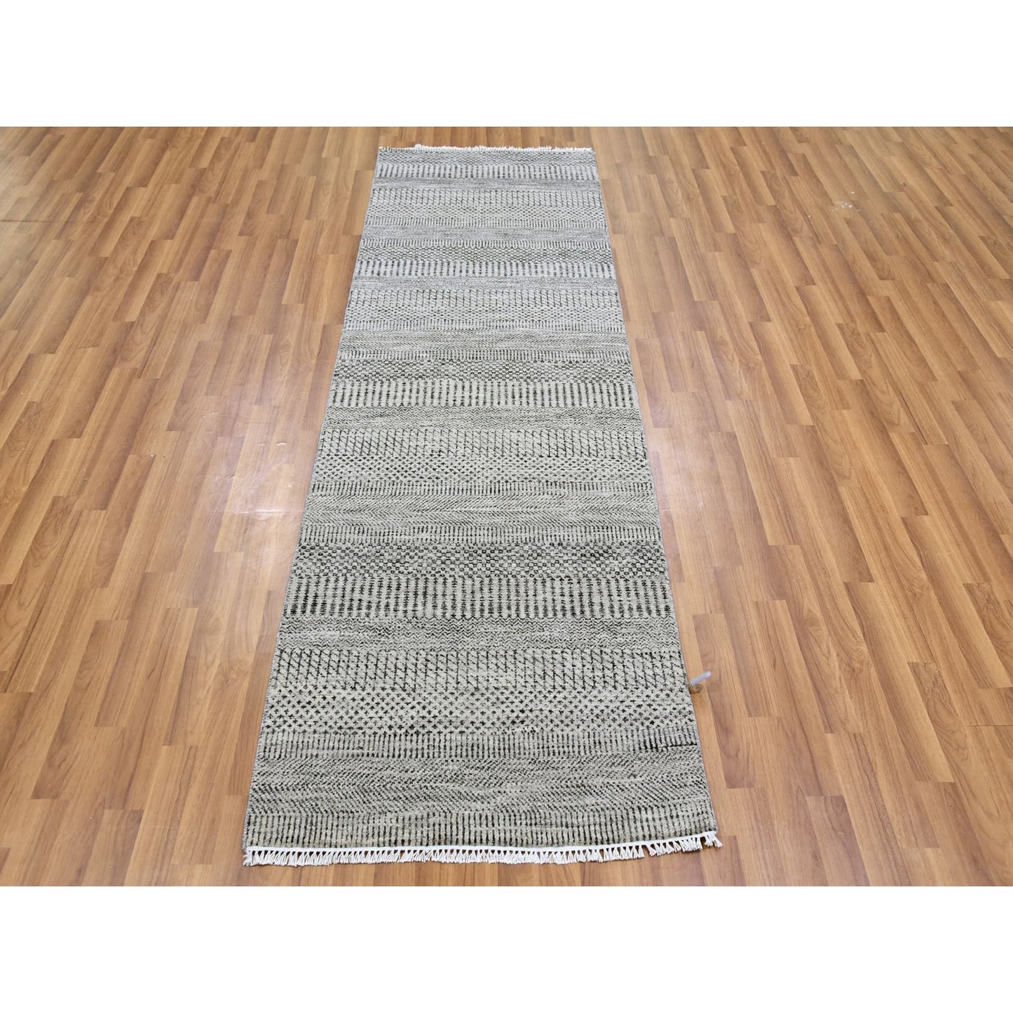 2'7"X8' Power Gray Grass Design Hand Knotted Undyed Wool Runner Rug