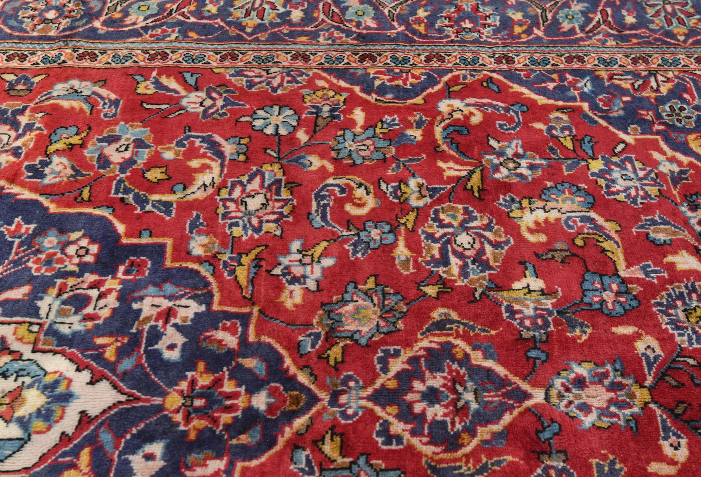Hand-Knotted Vintage 5X9 Ft Oriental Rug Floral