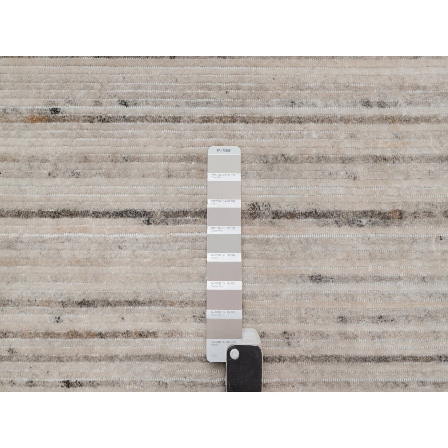 5'X8' White Variegated Textured Modern Design Pure Wool Hand Loomed Rug