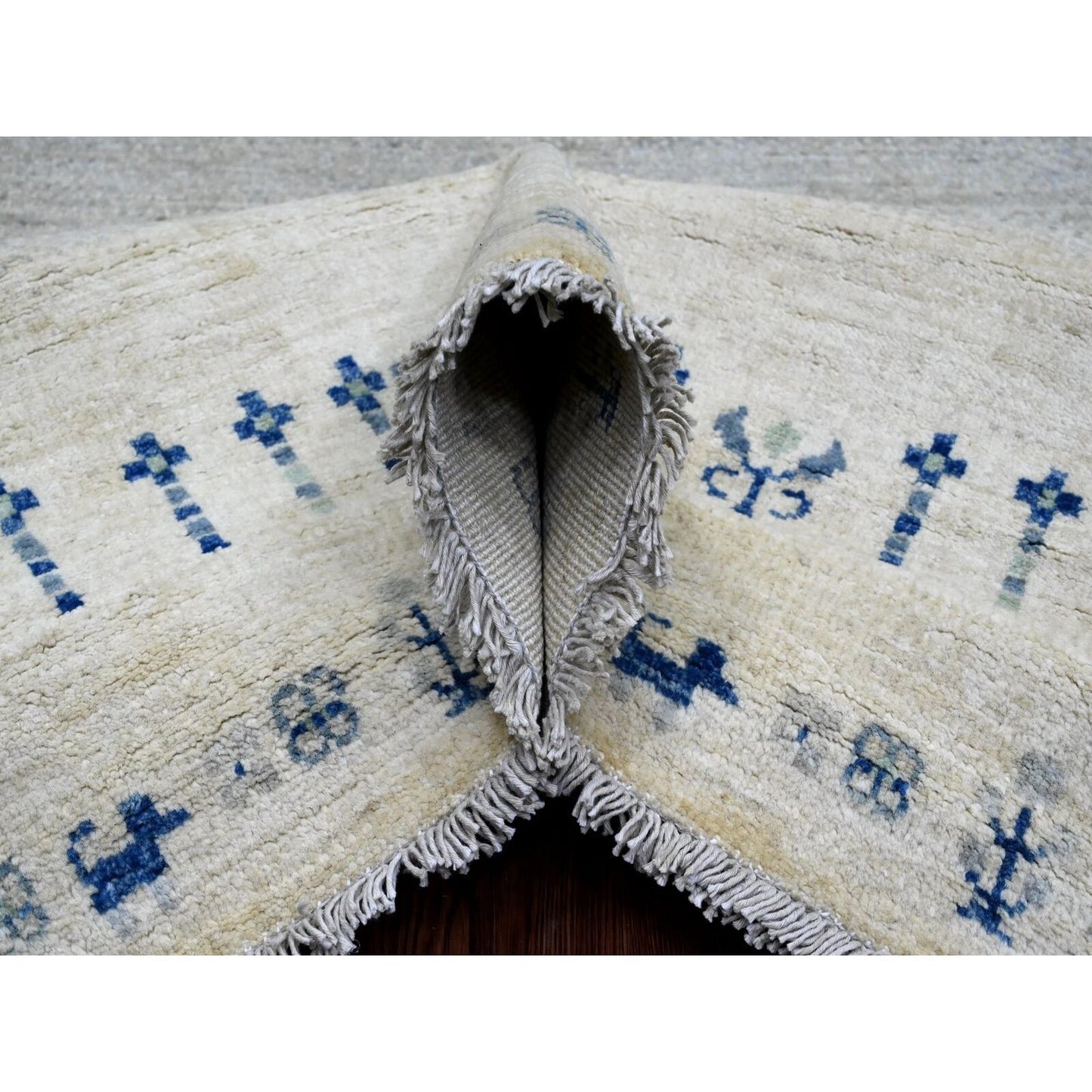 8'3"X9'7" White Fine Kashkuli Animal Figurines Soft Wool Hand Knotted Rug