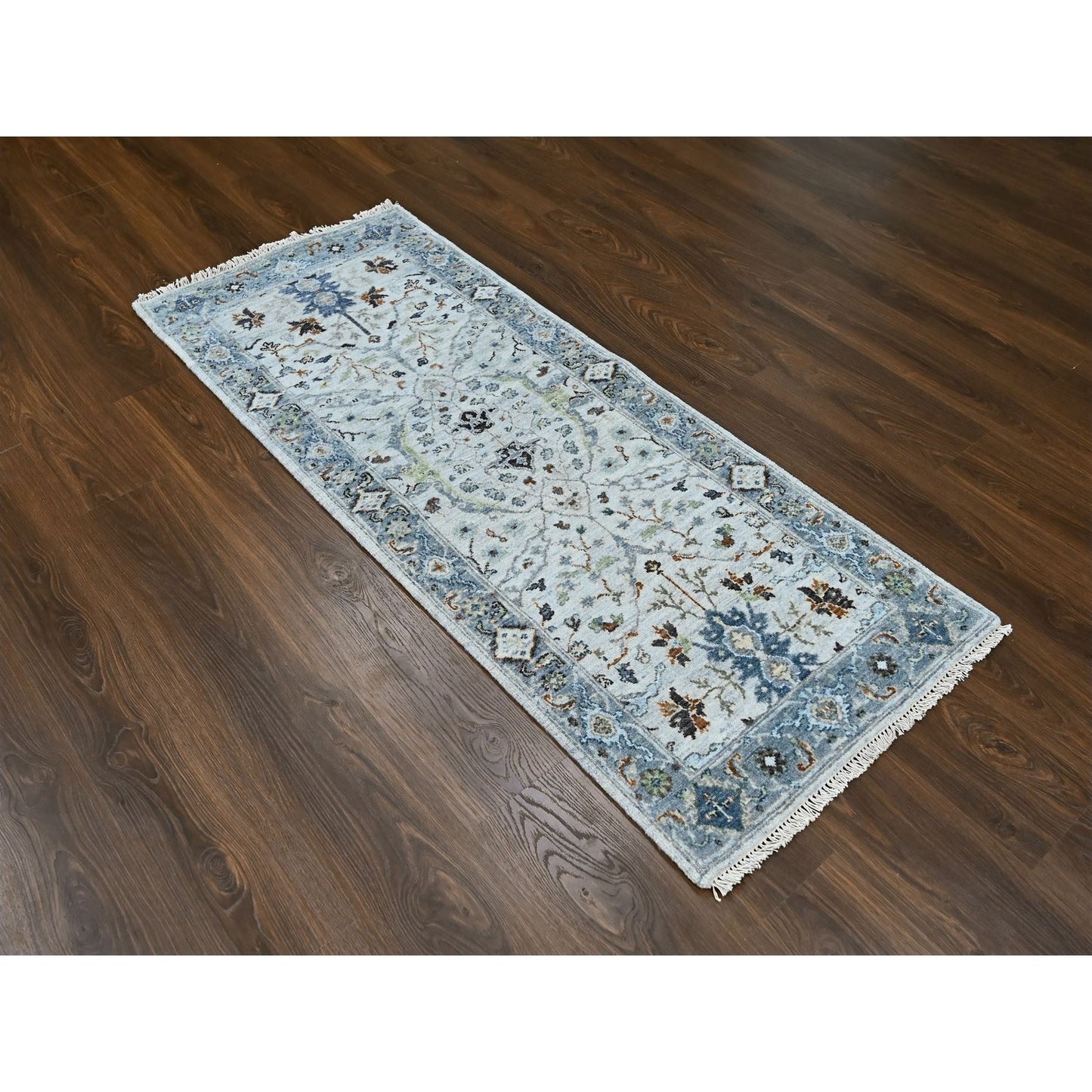 2'5"X5'10" White Oushak With Floral Motifs Hand Knotted Wool Runner Rug