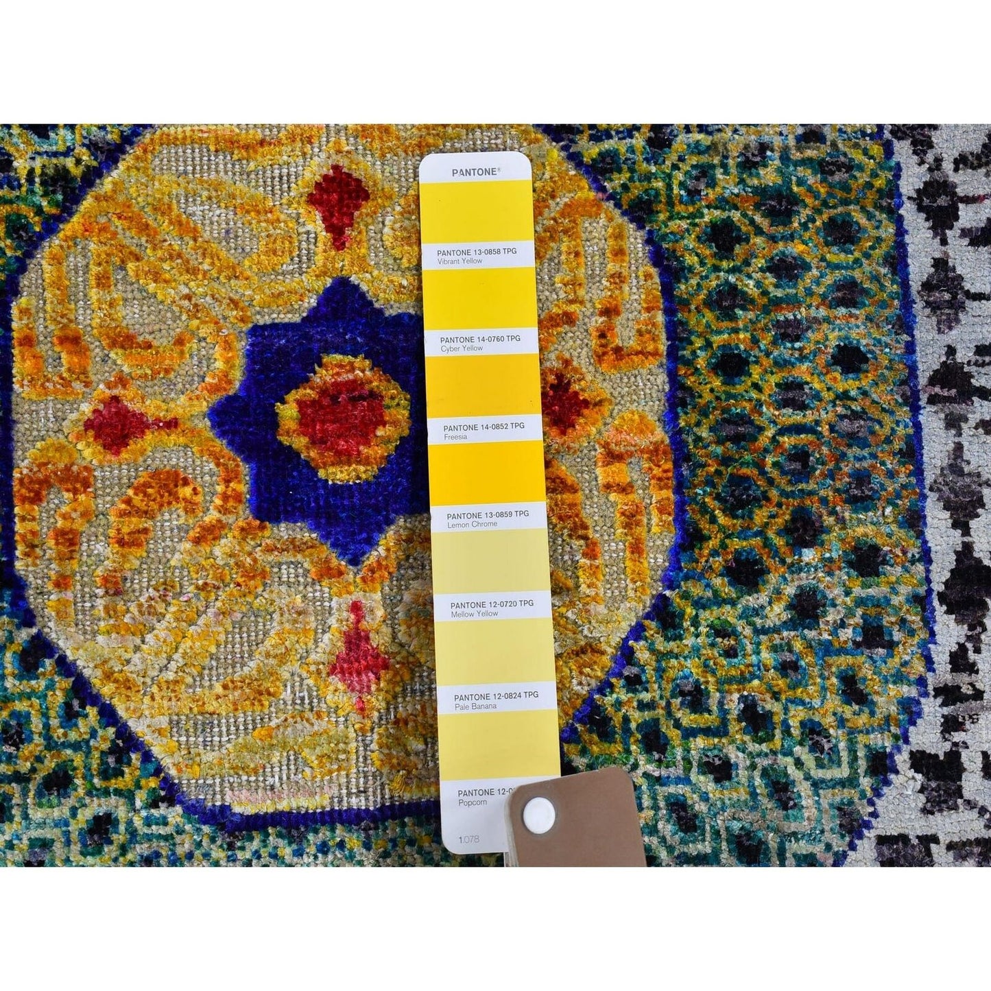 4'X6'2" Sari Silk With Textured Wool Mamluk Design Hand Knotted Rug