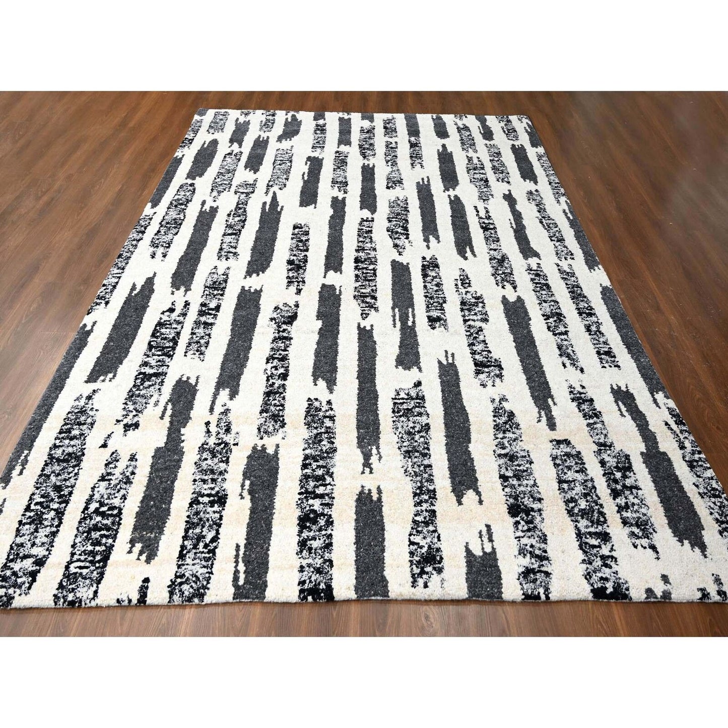 10'2"X13'7" Ivory & Black Wool Modern Design Hand Knotted Oriental Rug