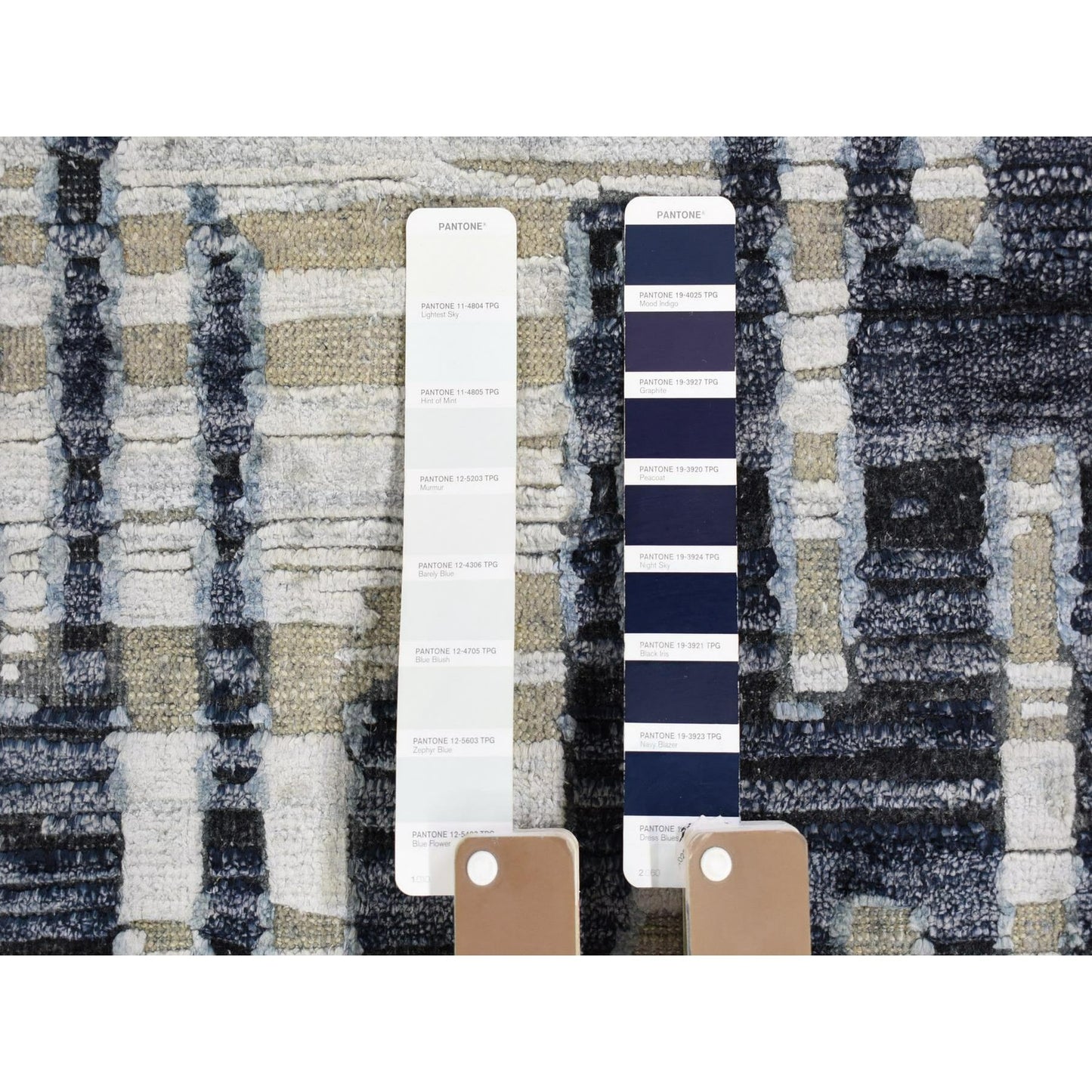 8'X10'1" Zig Zag Design Black And White Pure Silk And Textured Wool Rug