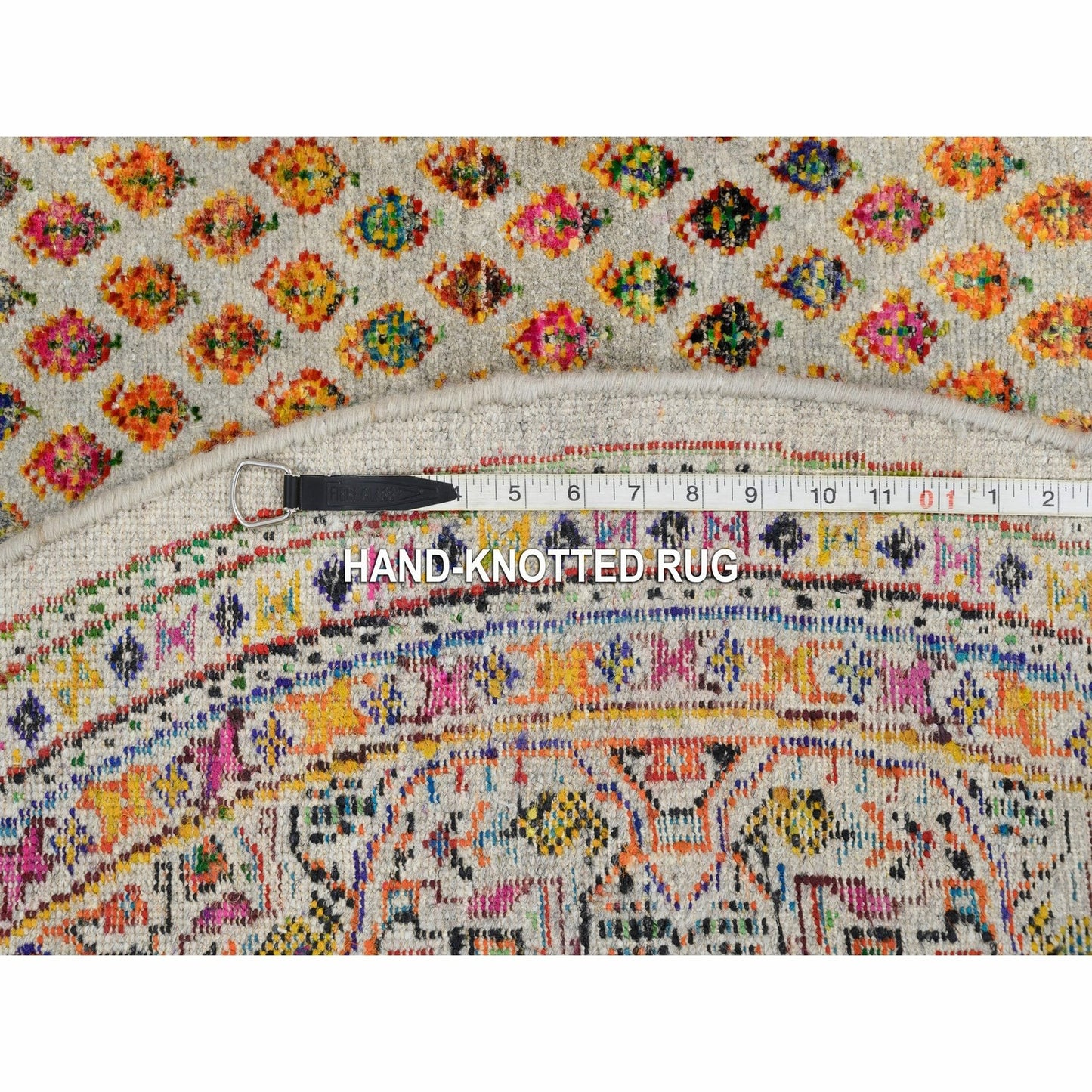 5'2"X5'2" Wool And Sari Silk Hand Knotted Beige Saroogh Round Rug