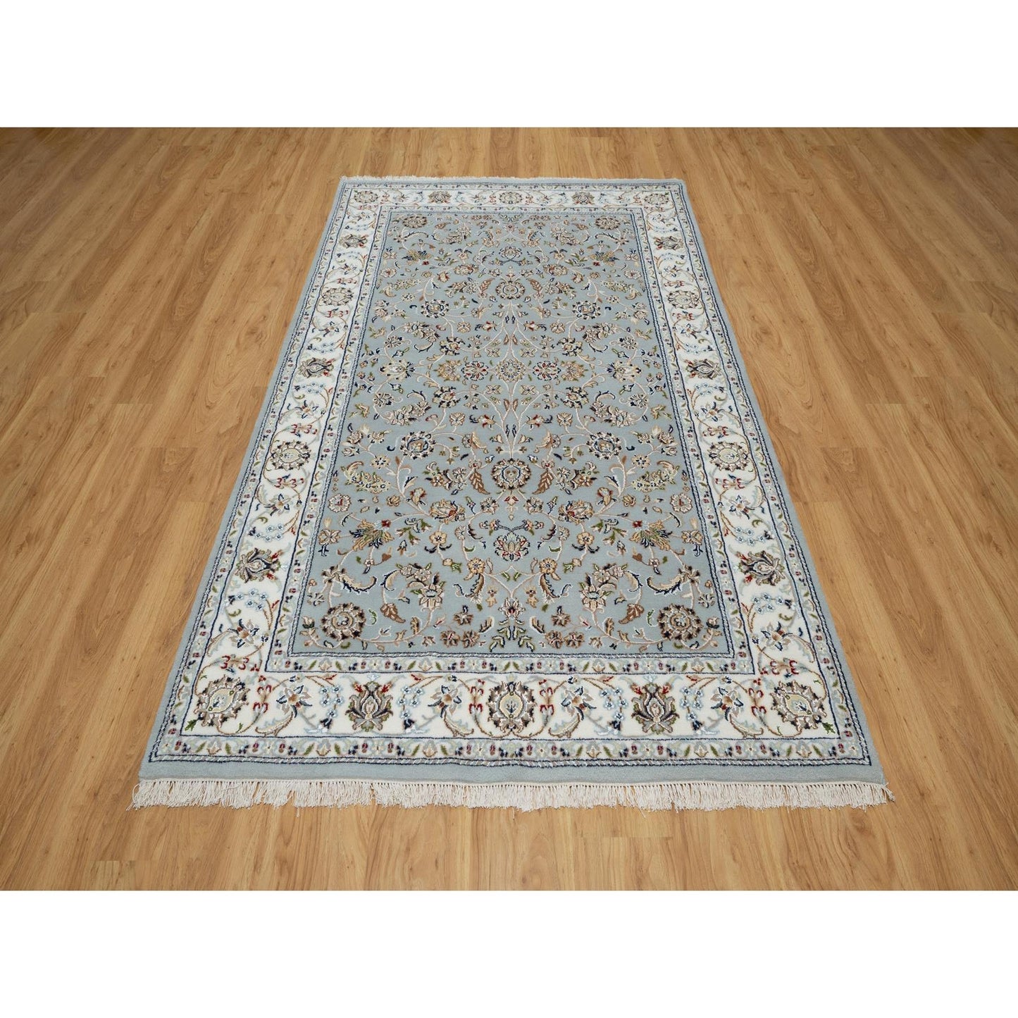 5'X8' Beau Blue Wool And Silk Nain With Flower Design Hand Knotted Rug