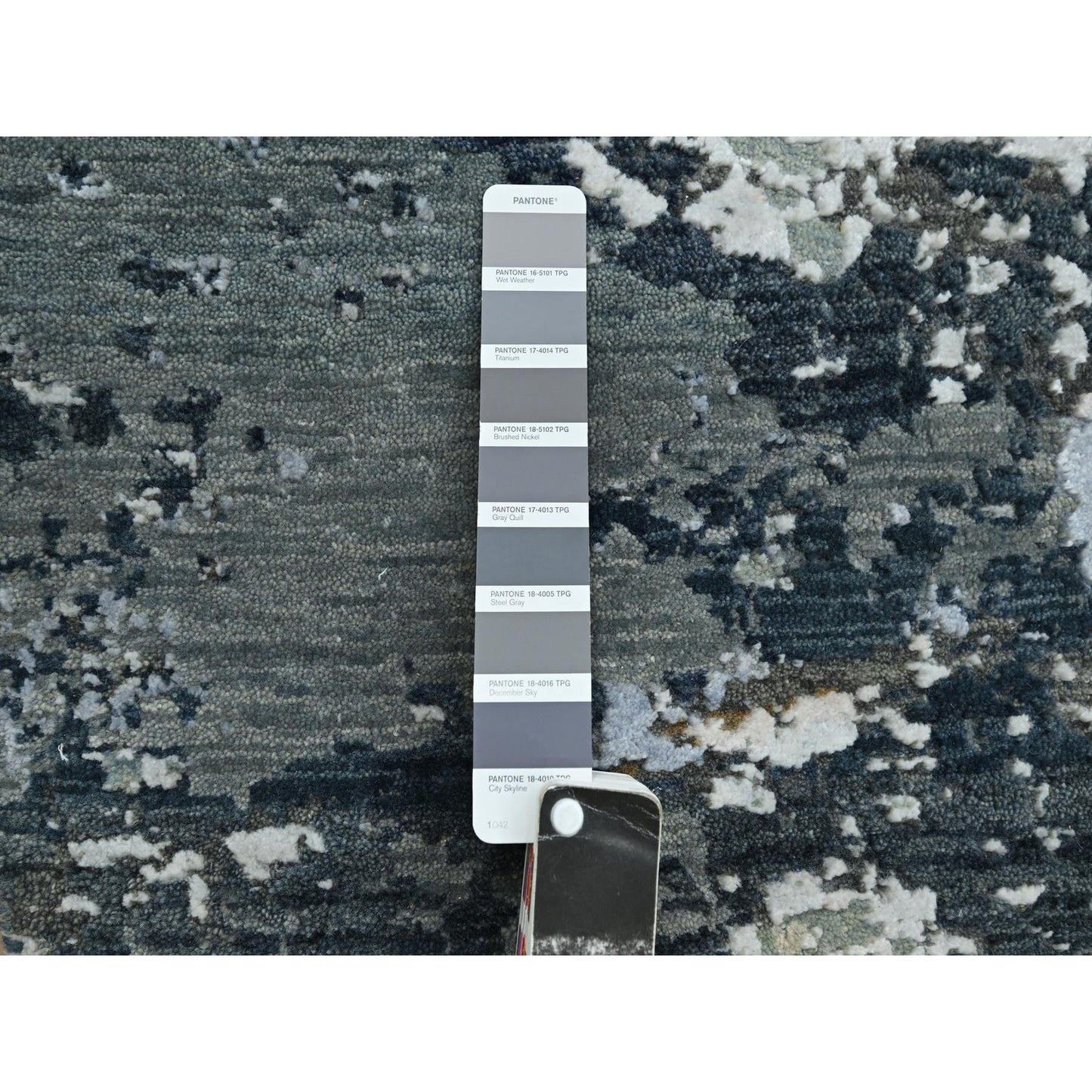 9'9"X9'9" Shades Of Gray Abstract Design Pure Wool Hand Knotted Round Rug