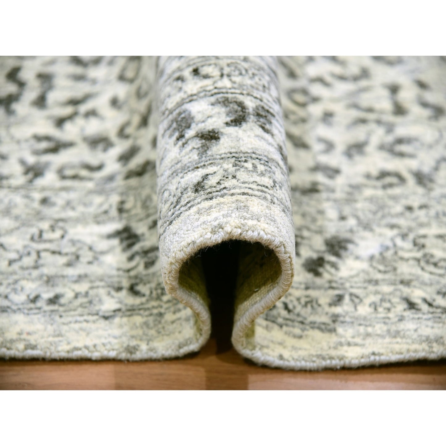 12'X12' Decorators White Hand Knotted Soft Wool Round Mamluk Dynasty Rug