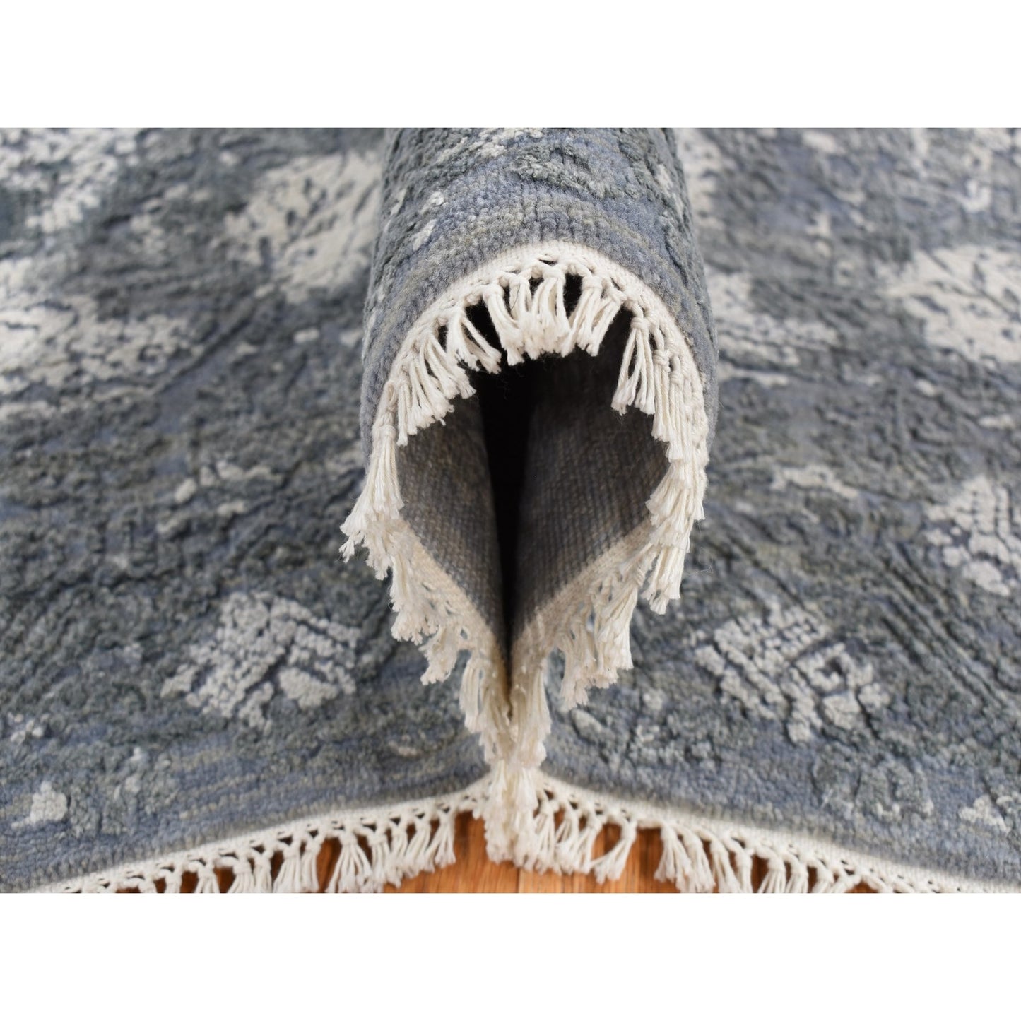 7'10"X10' Cloud Gray Wool And Pure Silk Jewellery Design Hand Knotted Rug