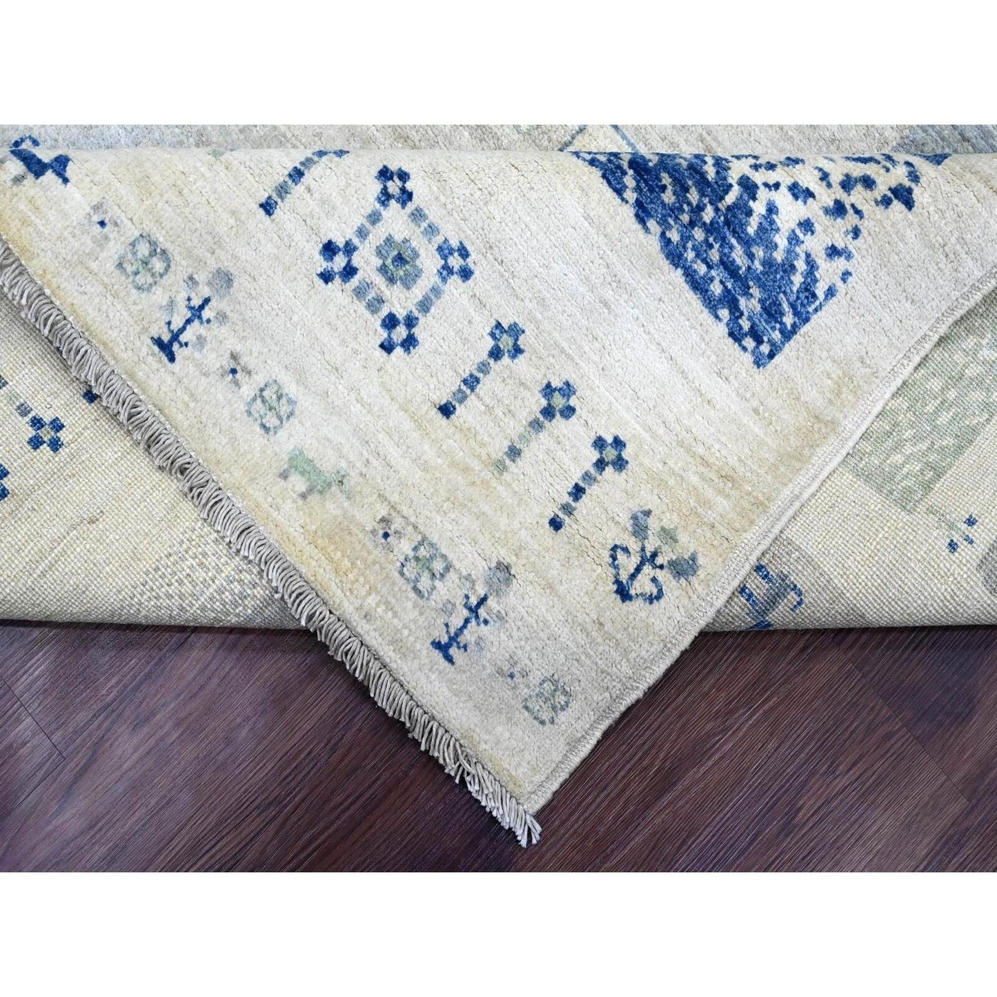 8'3"X9'7" White Fine Kashkuli Animal Figurines Soft Wool Hand Knotted Rug