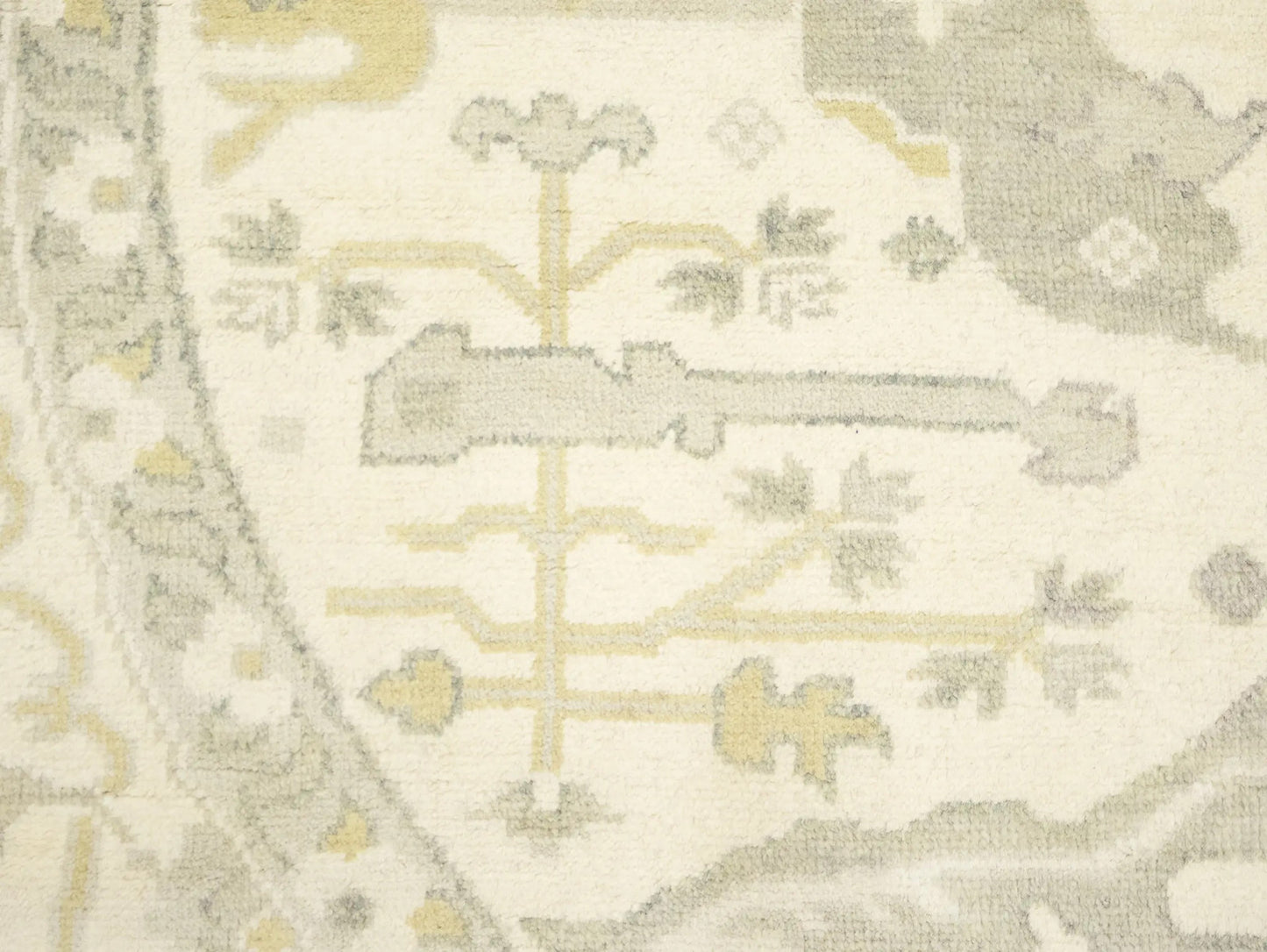 Hand-Knotted Oushak Oriental Round Rug Floral
