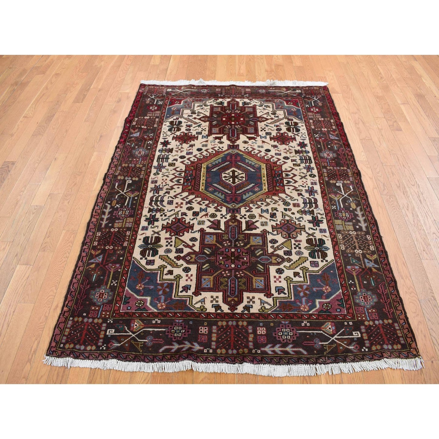 5'1"X6'7" Ivory Zoroastrian Karjihooz Hand Knotted Pure Wool Rug